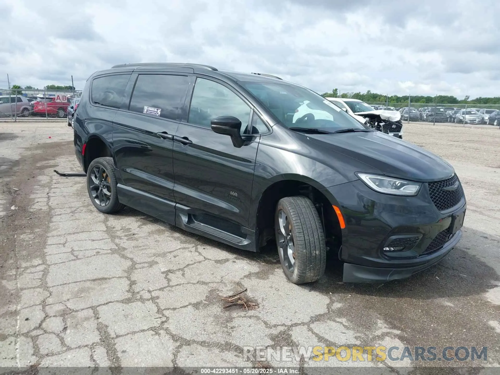 1 Photograph of a damaged car 2C4RC1BG8NR195566 CHRYSLER PACIFICA 2022