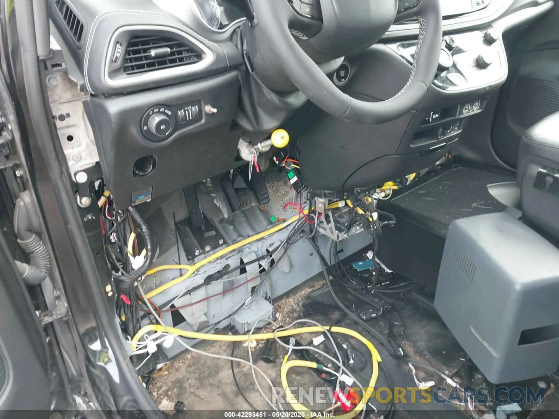 19 Photograph of a damaged car 2C4RC1BG8NR195566 CHRYSLER PACIFICA 2022