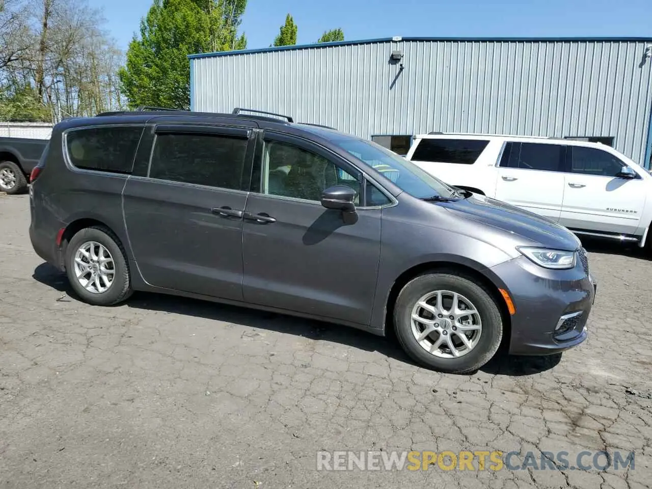 4 Photograph of a damaged car 2C4RC1BG8NR209207 CHRYSLER PACIFICA 2022
