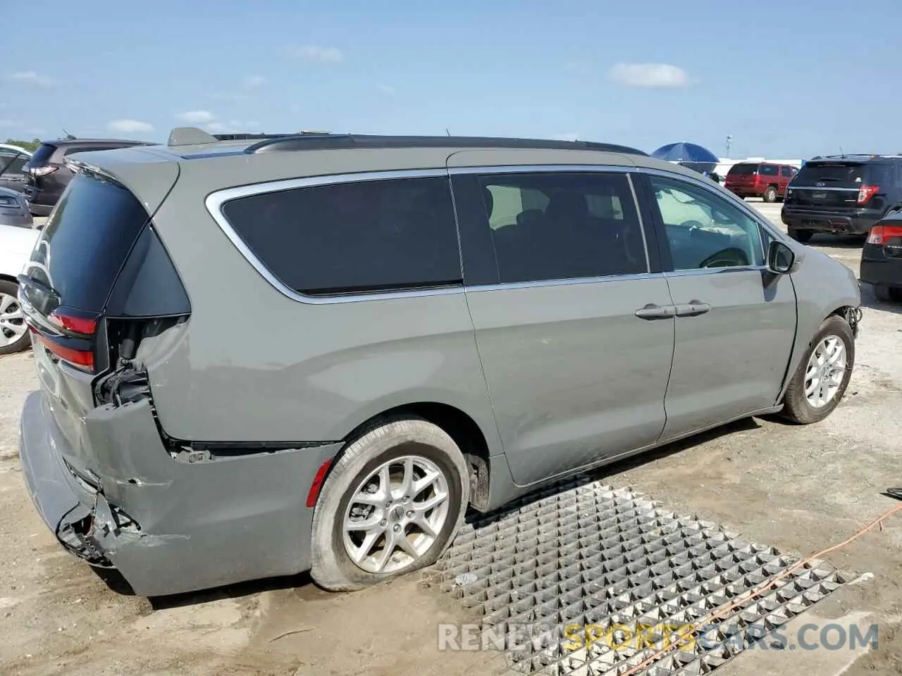 3 Photograph of a damaged car 2C4RC1BG8NR218084 CHRYSLER PACIFICA 2022