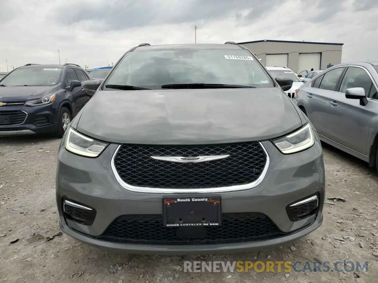 5 Photograph of a damaged car 2C4RC1BG9NR113943 CHRYSLER PACIFICA 2022