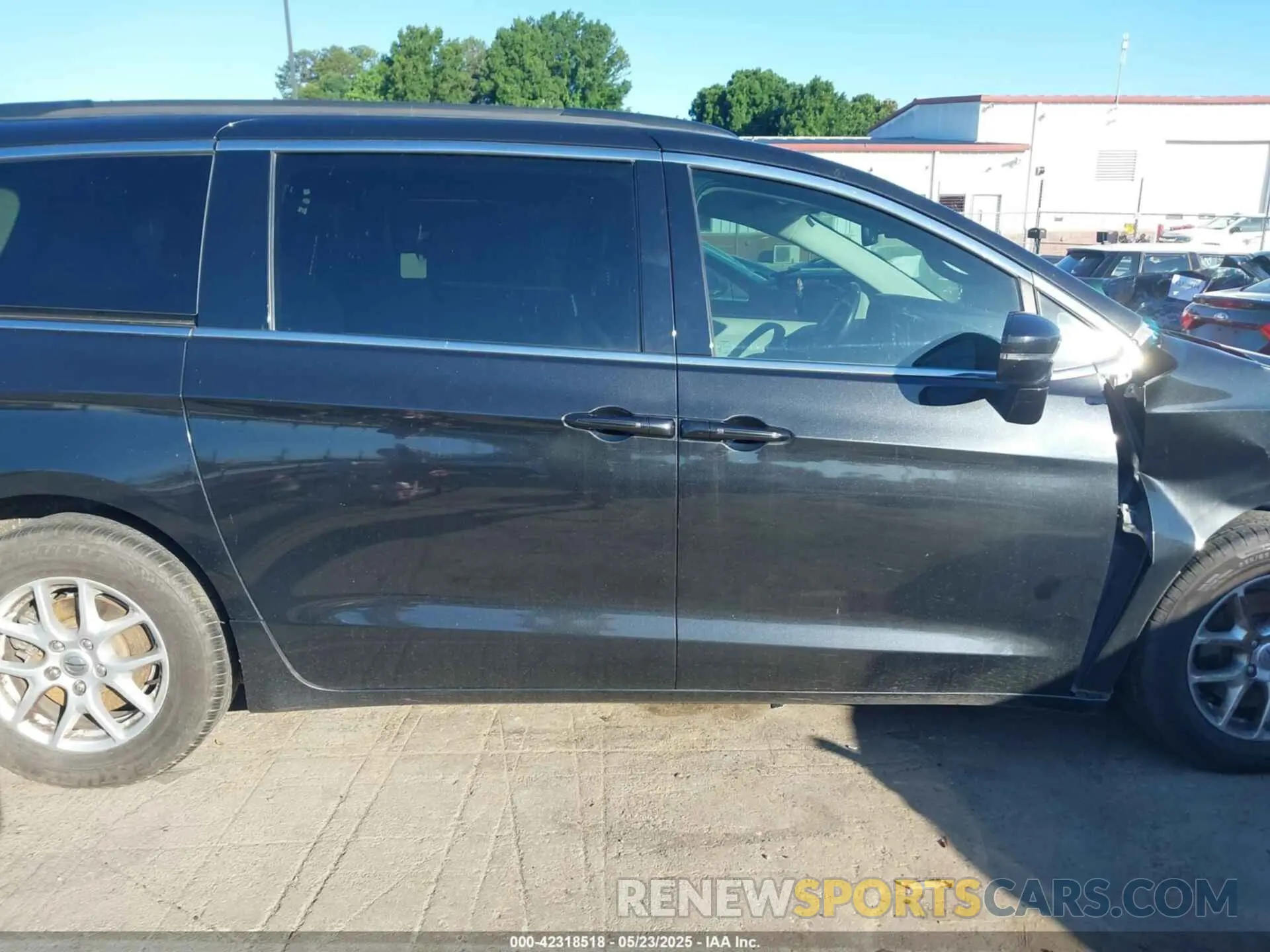 14 Photograph of a damaged car 2C4RC1BG9NR117538 CHRYSLER PACIFICA 2022
