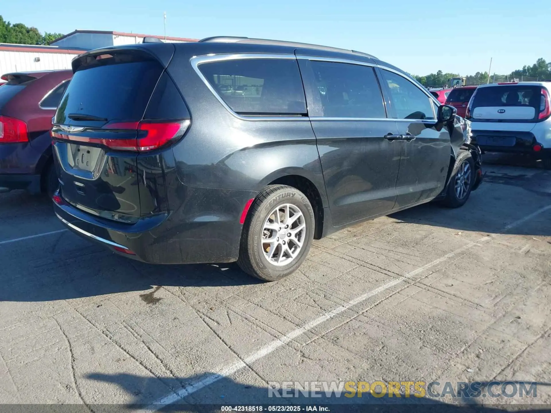4 Photograph of a damaged car 2C4RC1BG9NR117538 CHRYSLER PACIFICA 2022