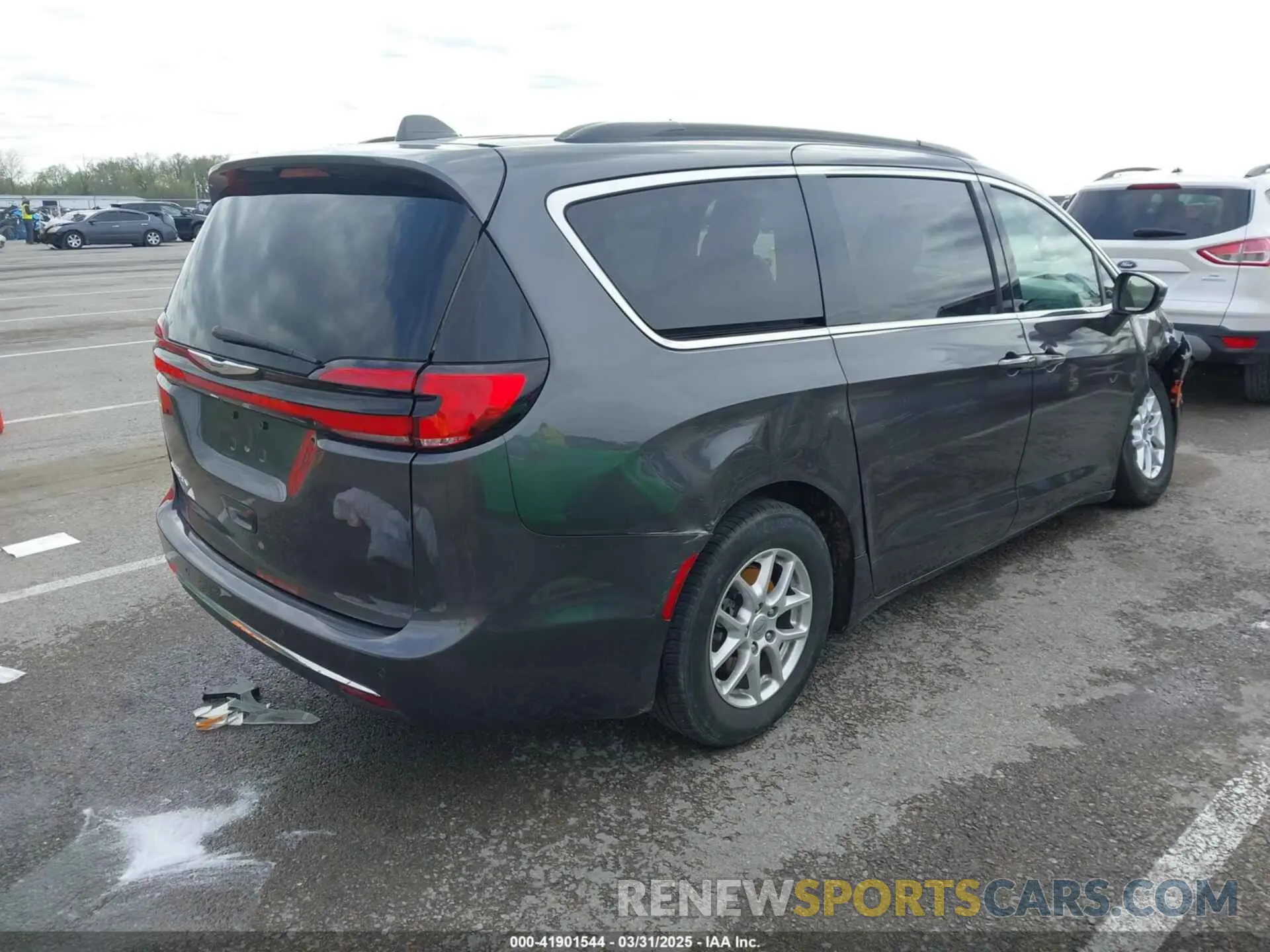 4 Photograph of a damaged car 2C4RC1BG9NR118107 CHRYSLER PACIFICA 2022