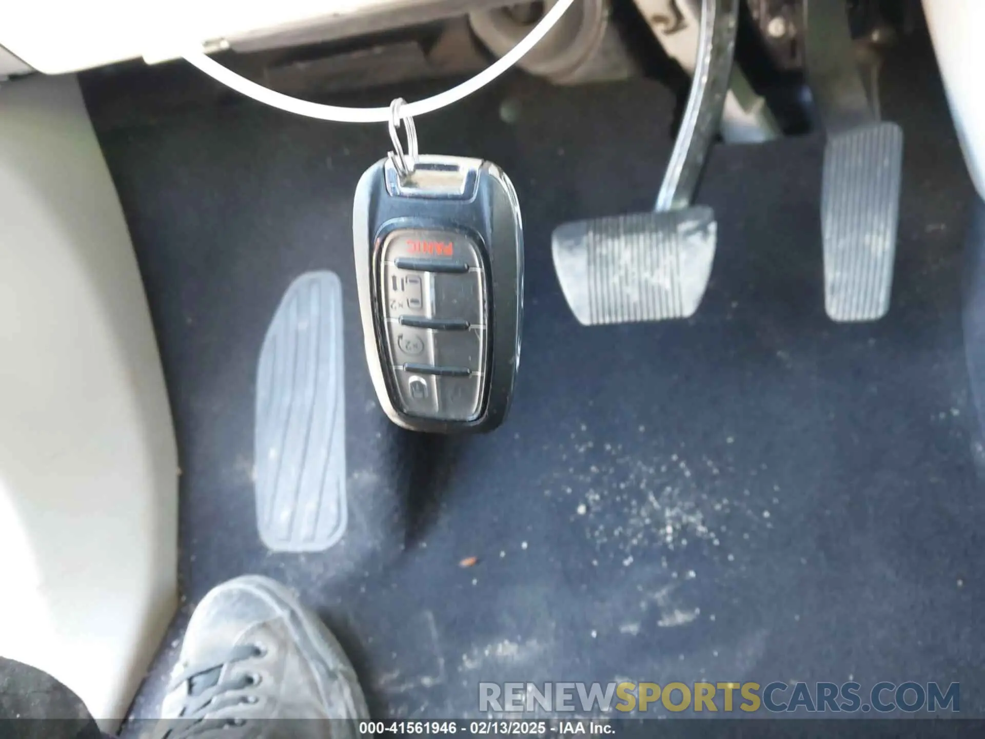 11 Photograph of a damaged car 2C4RC1BG9NR140561 CHRYSLER PACIFICA 2022