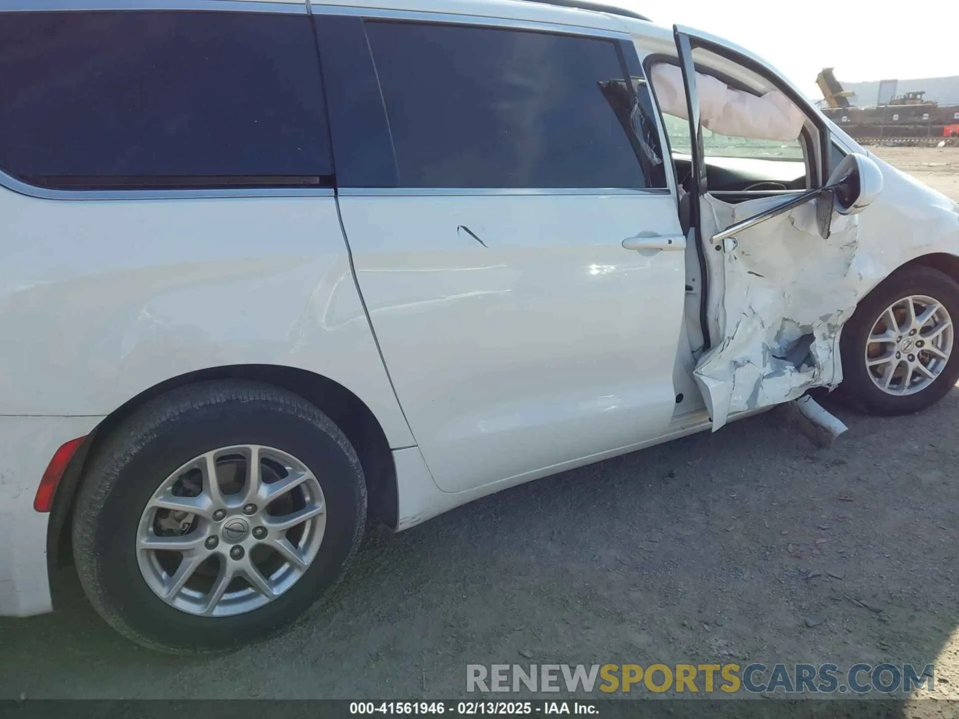 12 Photograph of a damaged car 2C4RC1BG9NR140561 CHRYSLER PACIFICA 2022