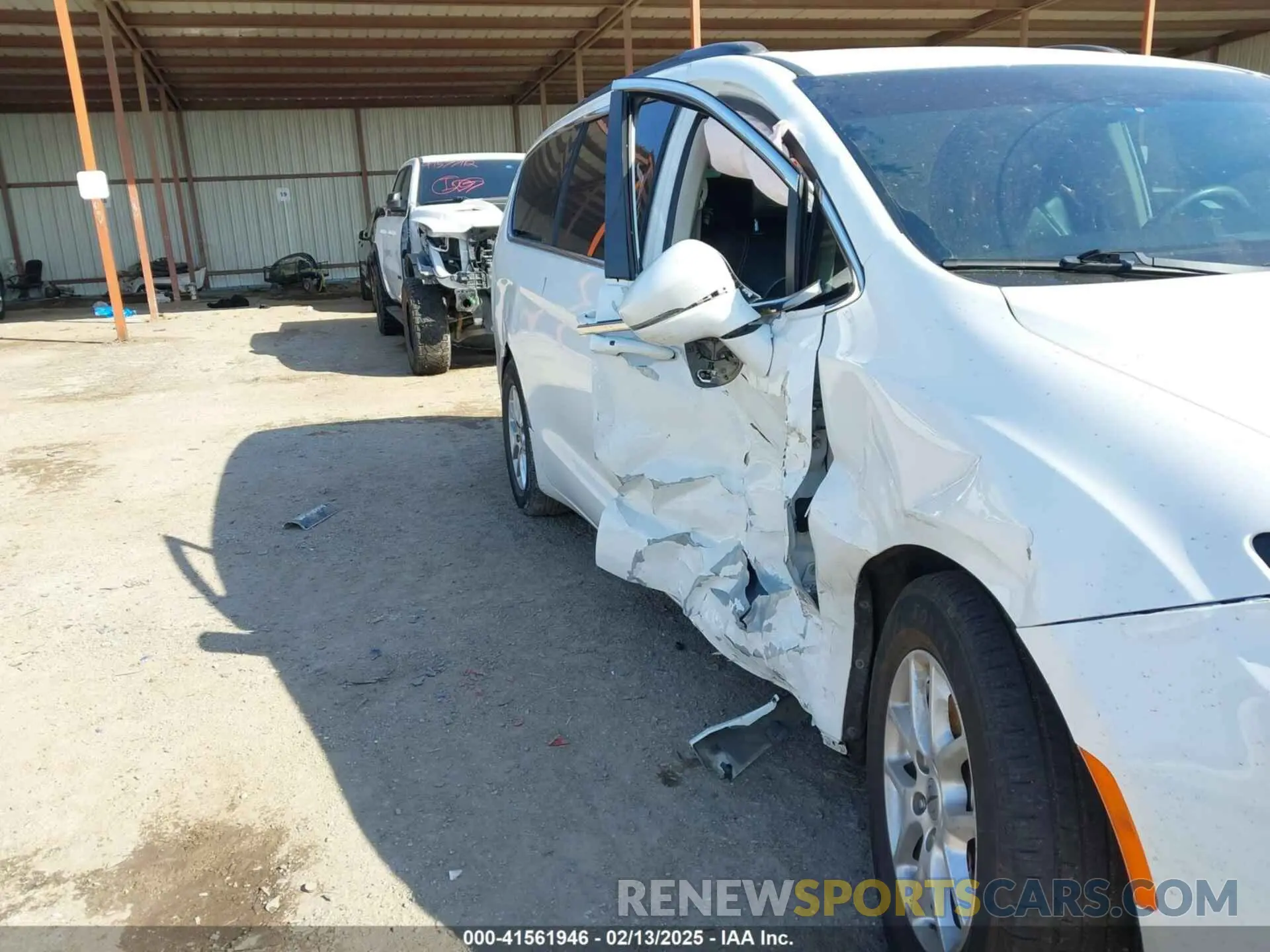 6 Photograph of a damaged car 2C4RC1BG9NR140561 CHRYSLER PACIFICA 2022