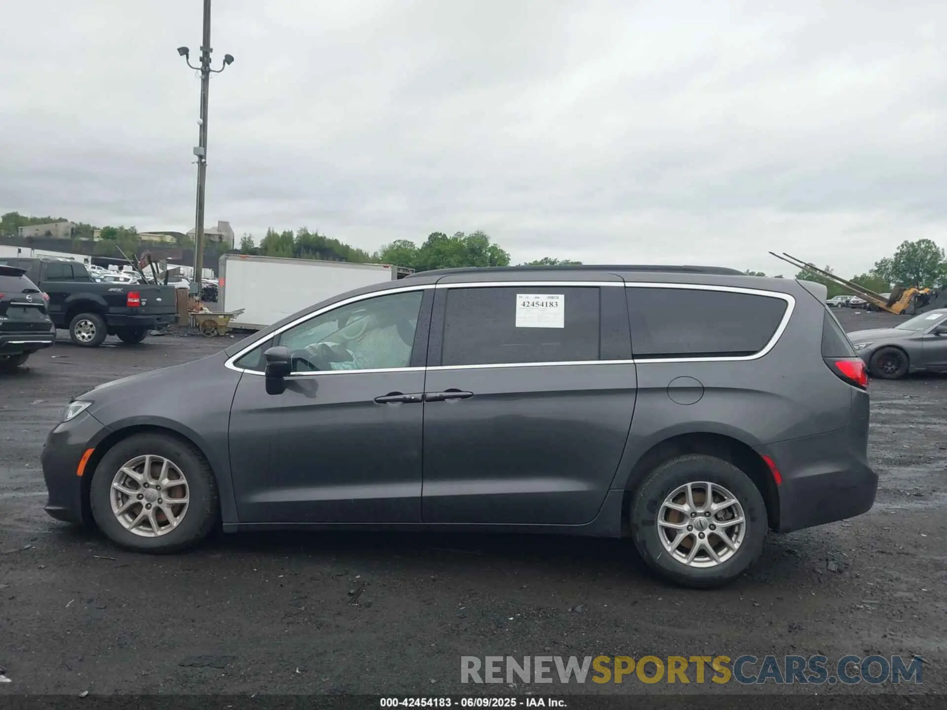 14 Photograph of a damaged car 2C4RC1BG9NR188481 CHRYSLER PACIFICA 2022