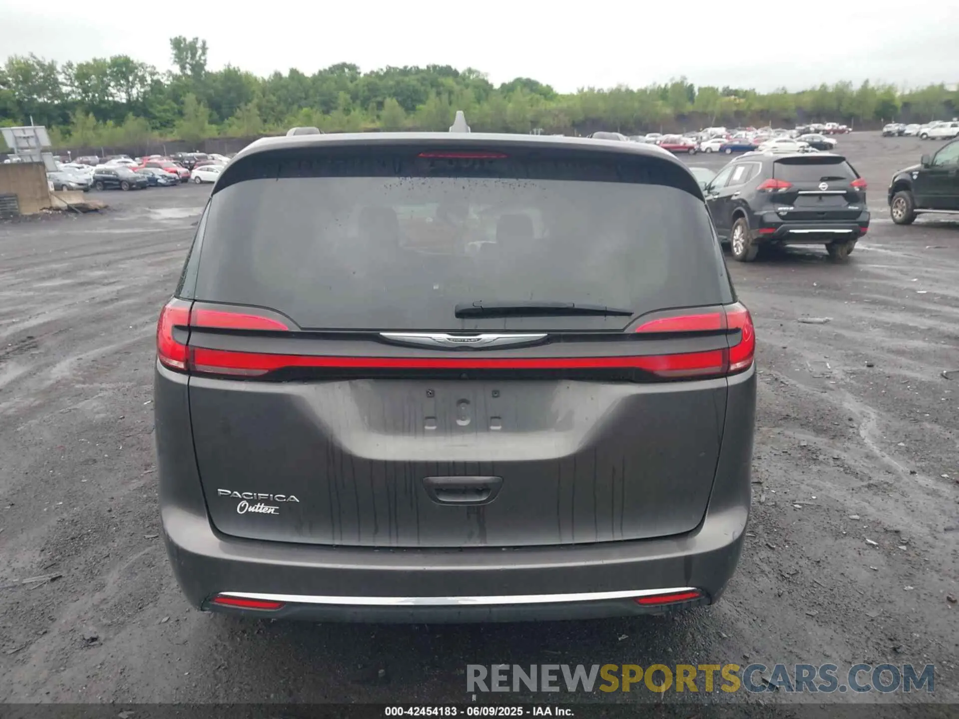 16 Photograph of a damaged car 2C4RC1BG9NR188481 CHRYSLER PACIFICA 2022