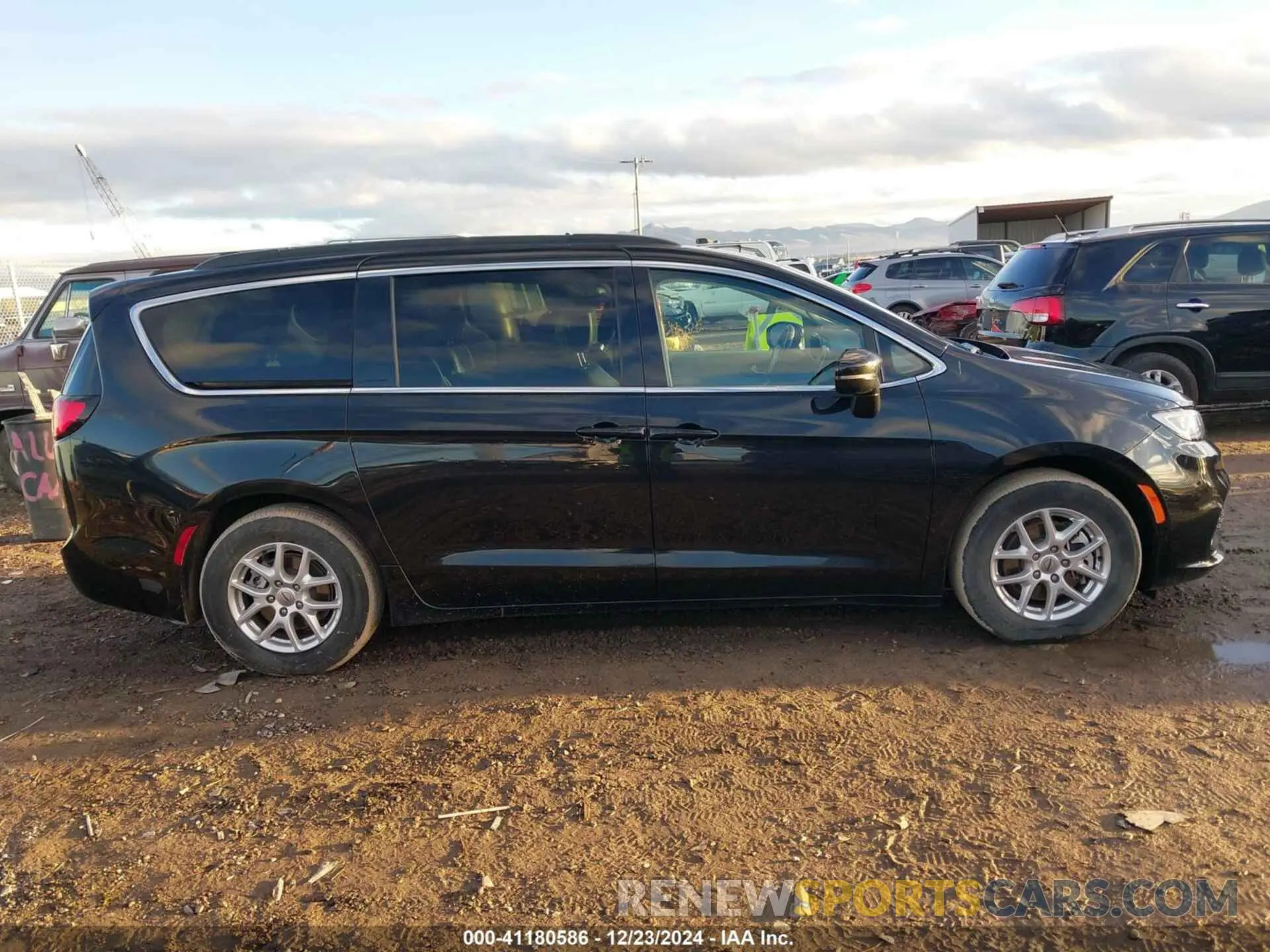 13 Photograph of a damaged car 2C4RC1BG9NR191834 CHRYSLER PACIFICA 2022