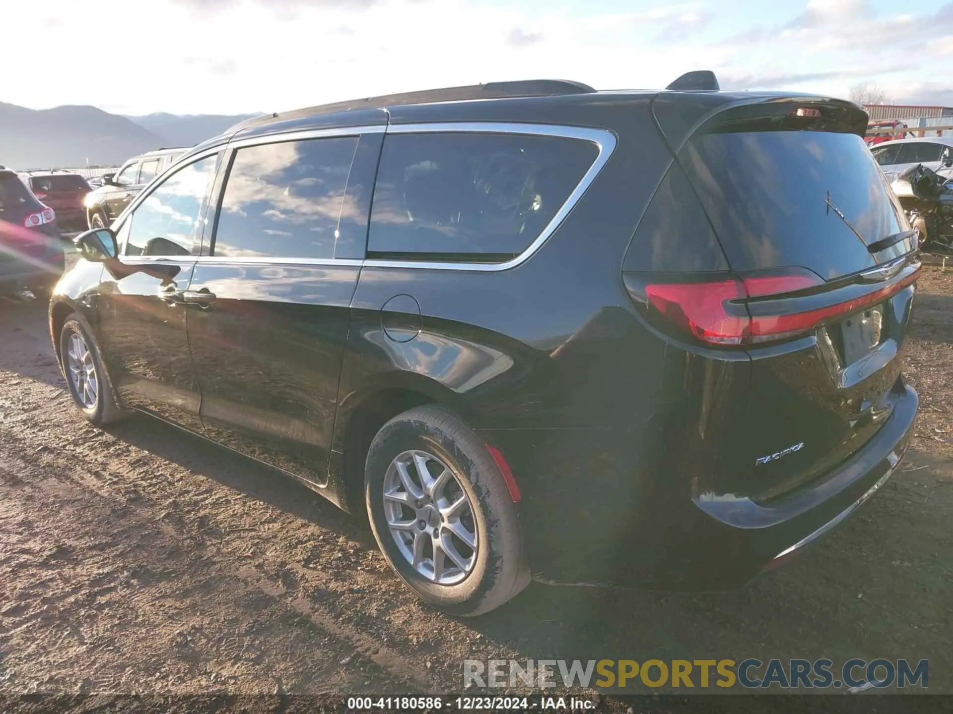 3 Photograph of a damaged car 2C4RC1BG9NR191834 CHRYSLER PACIFICA 2022