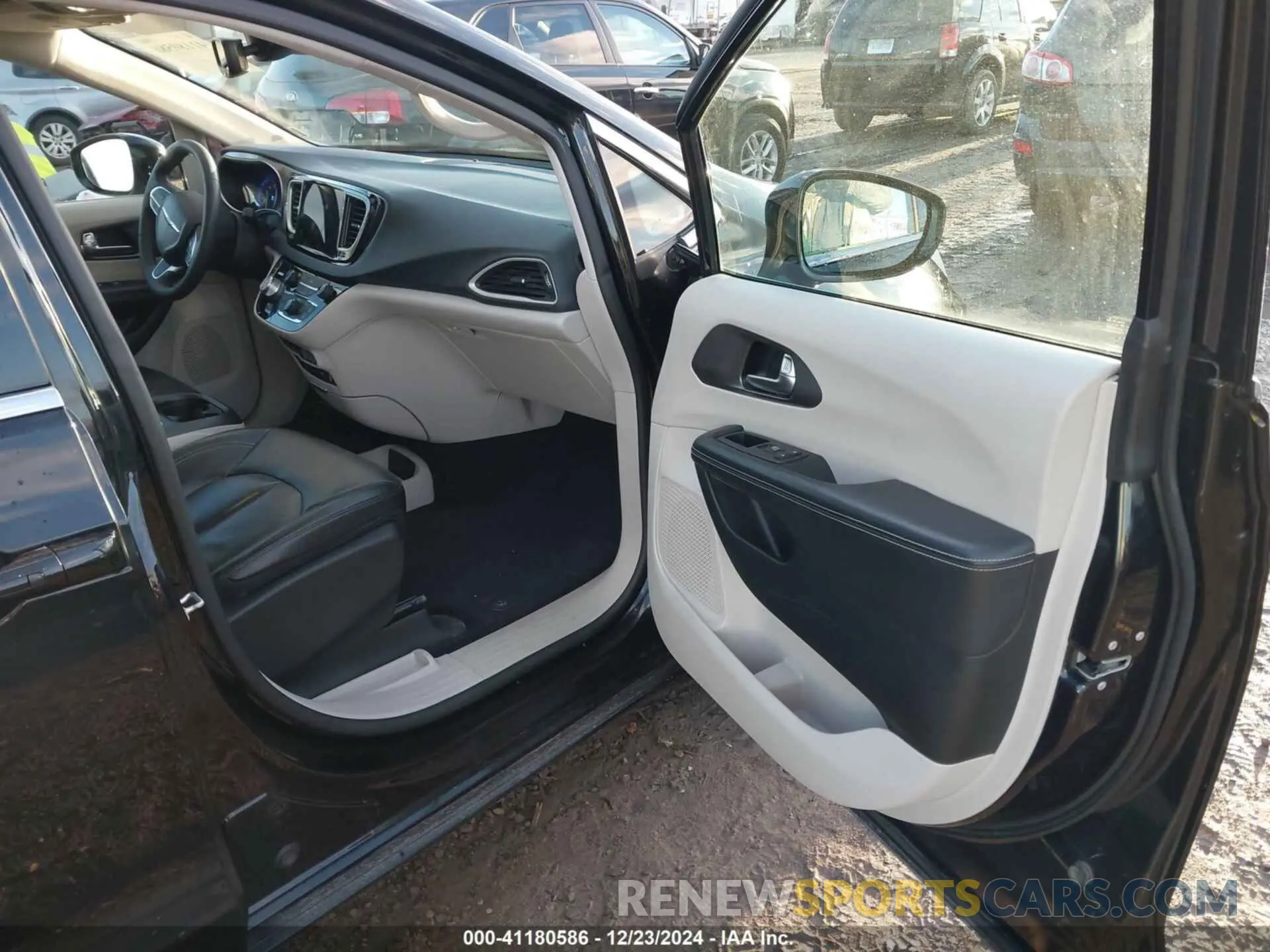 5 Photograph of a damaged car 2C4RC1BG9NR191834 CHRYSLER PACIFICA 2022