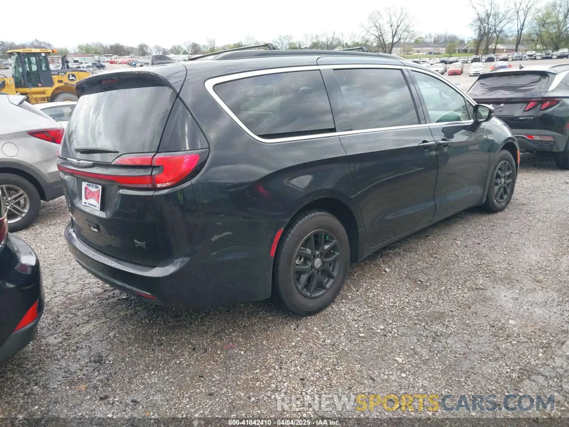 4 Photograph of a damaged car 2C4RC1BG9NR194782 CHRYSLER PACIFICA 2022