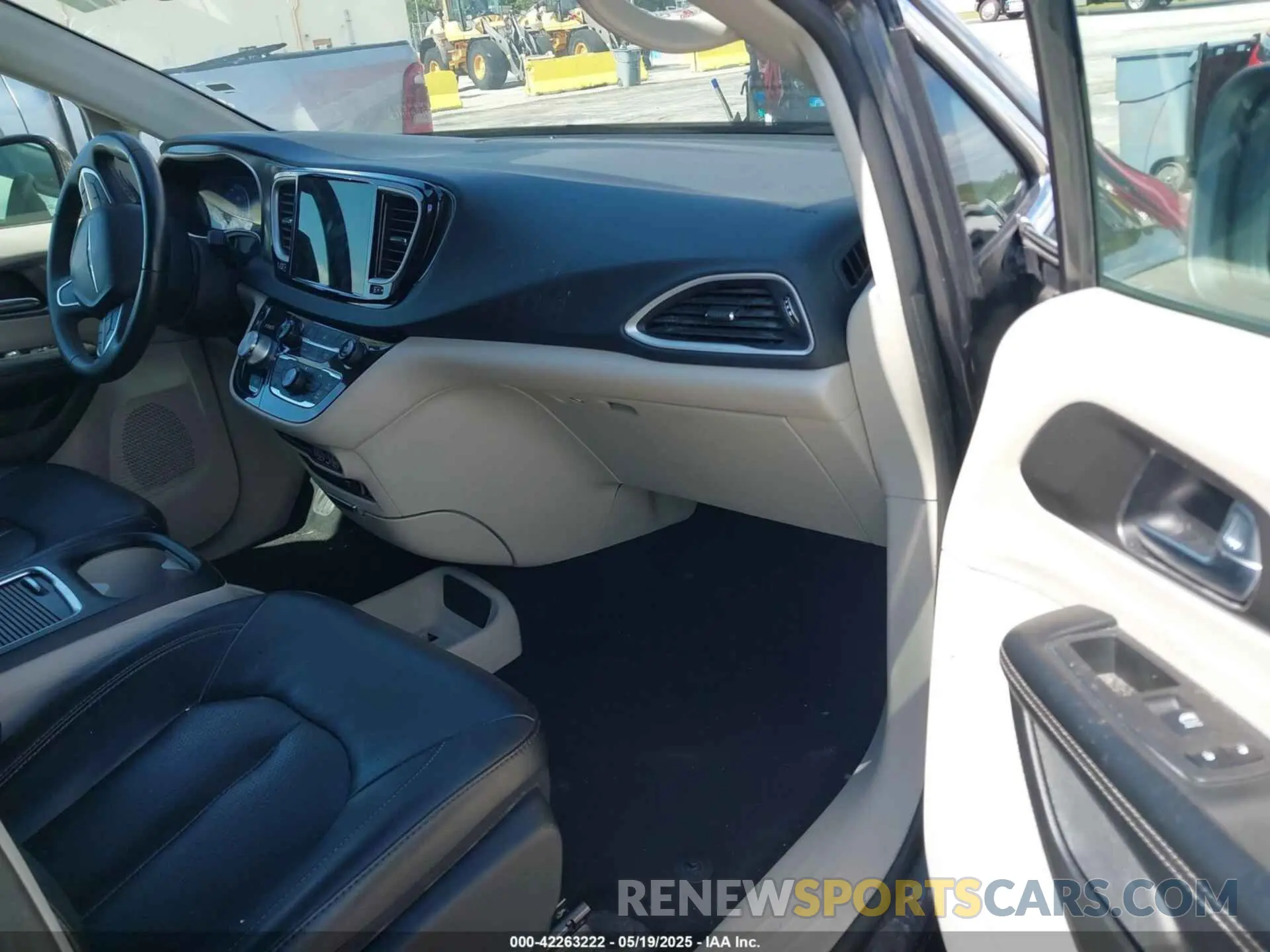 5 Photograph of a damaged car 2C4RC1BG9NR214688 CHRYSLER PACIFICA 2022