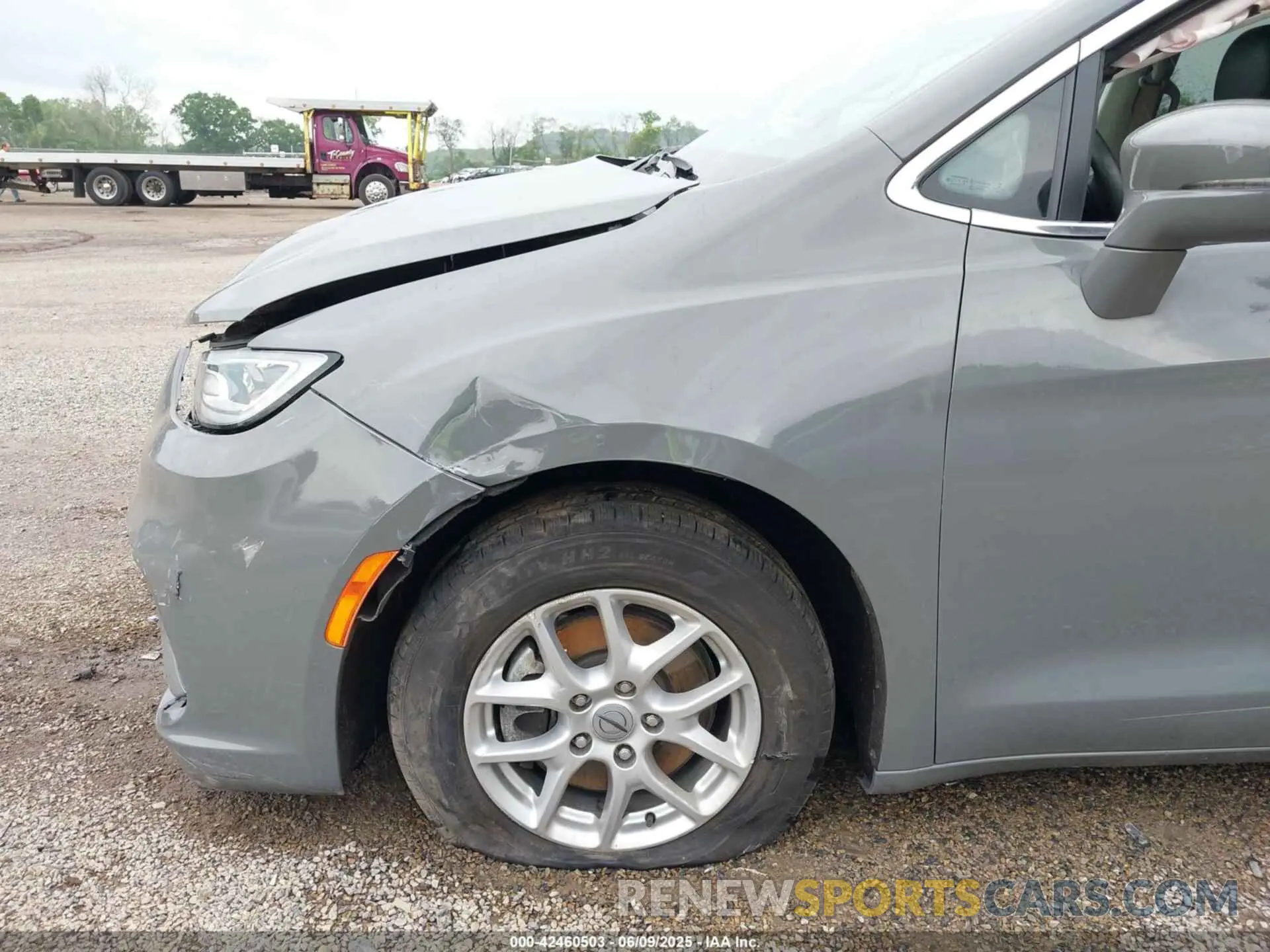 18 Photograph of a damaged car 2C4RC1BG9NR219793 CHRYSLER PACIFICA 2022