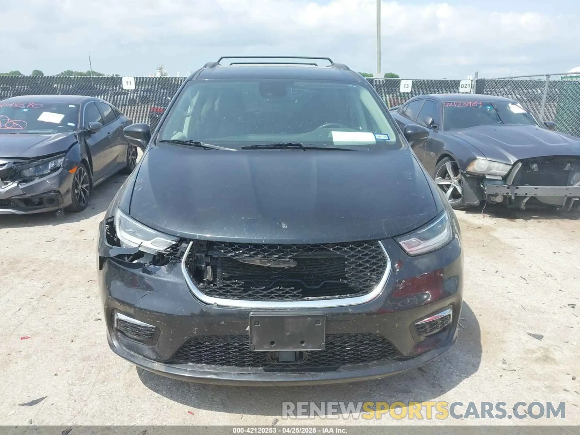 12 Photograph of a damaged car 2C4RC1BGXNR132467 CHRYSLER PACIFICA 2022