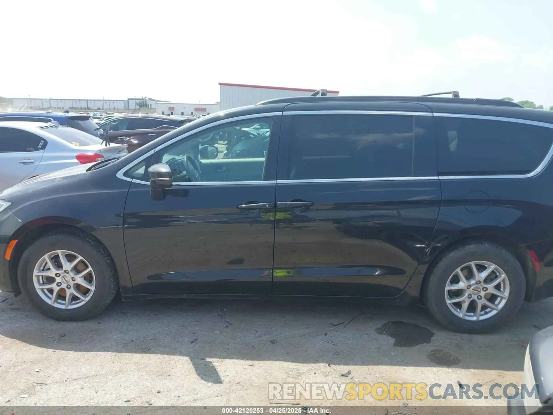 14 Photograph of a damaged car 2C4RC1BGXNR132467 CHRYSLER PACIFICA 2022