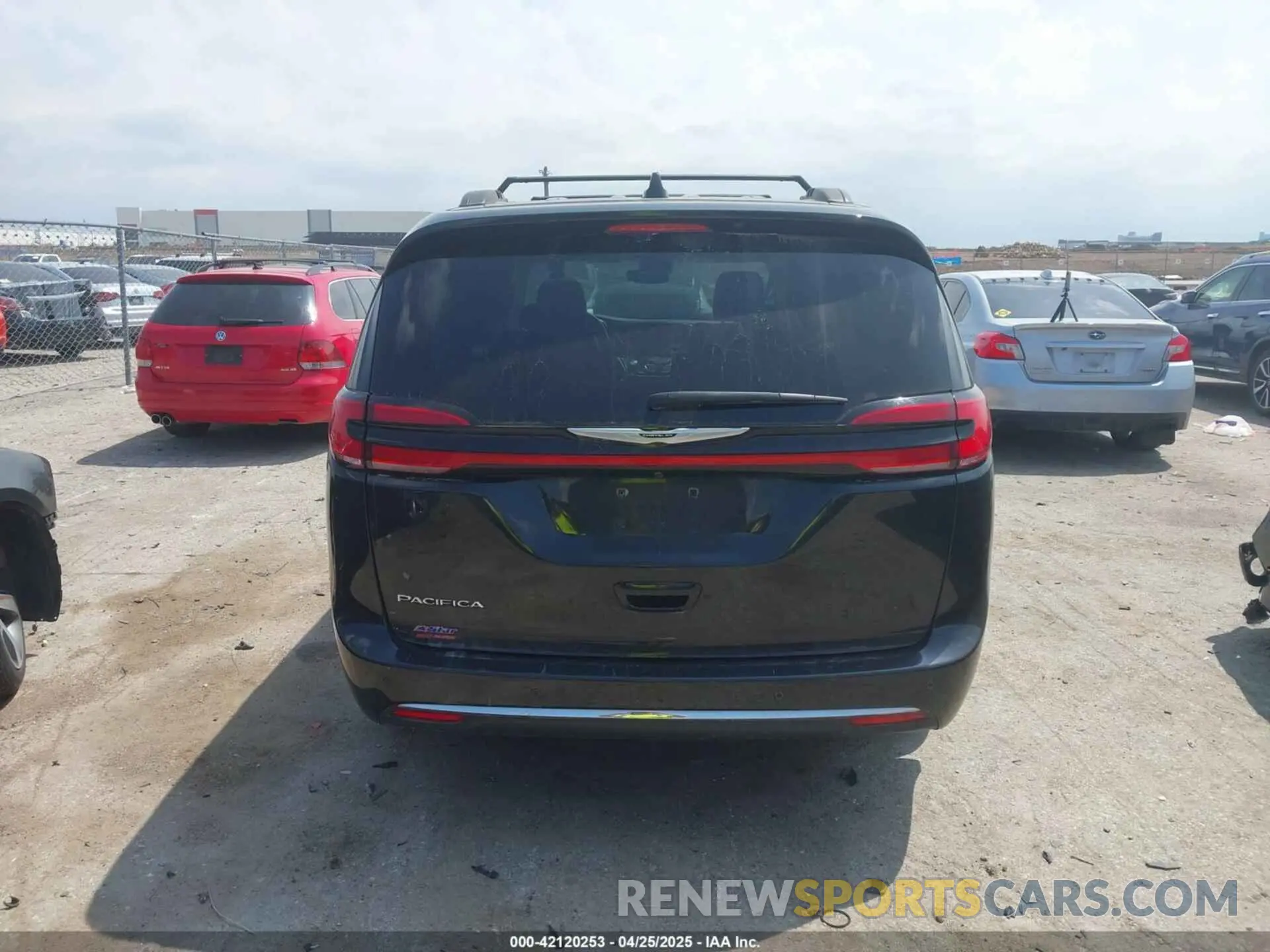 16 Photograph of a damaged car 2C4RC1BGXNR132467 CHRYSLER PACIFICA 2022