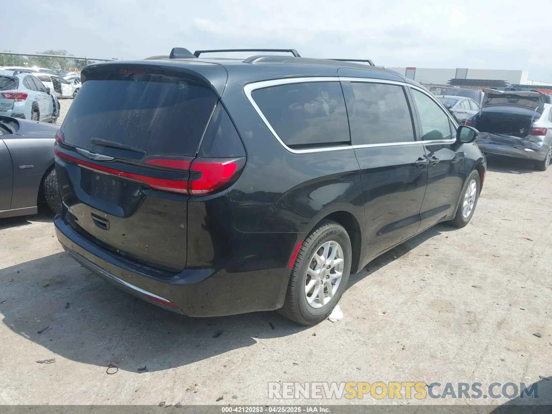 4 Photograph of a damaged car 2C4RC1BGXNR132467 CHRYSLER PACIFICA 2022