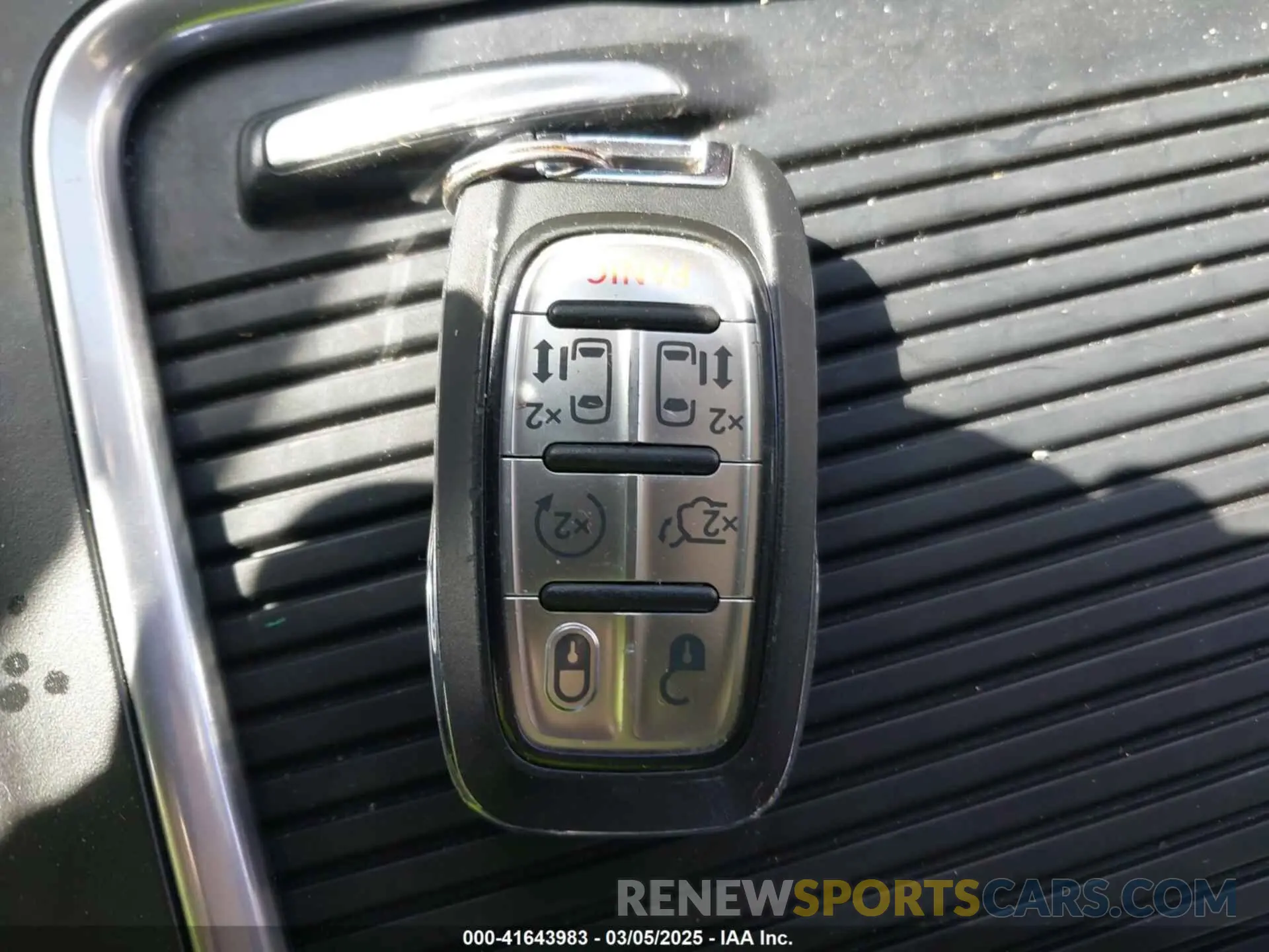 11 Photograph of a damaged car 2C4RC1BGXNR132615 CHRYSLER PACIFICA 2022