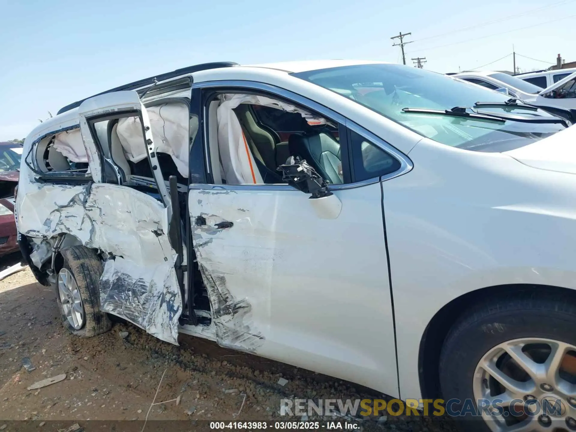 13 Photograph of a damaged car 2C4RC1BGXNR132615 CHRYSLER PACIFICA 2022
