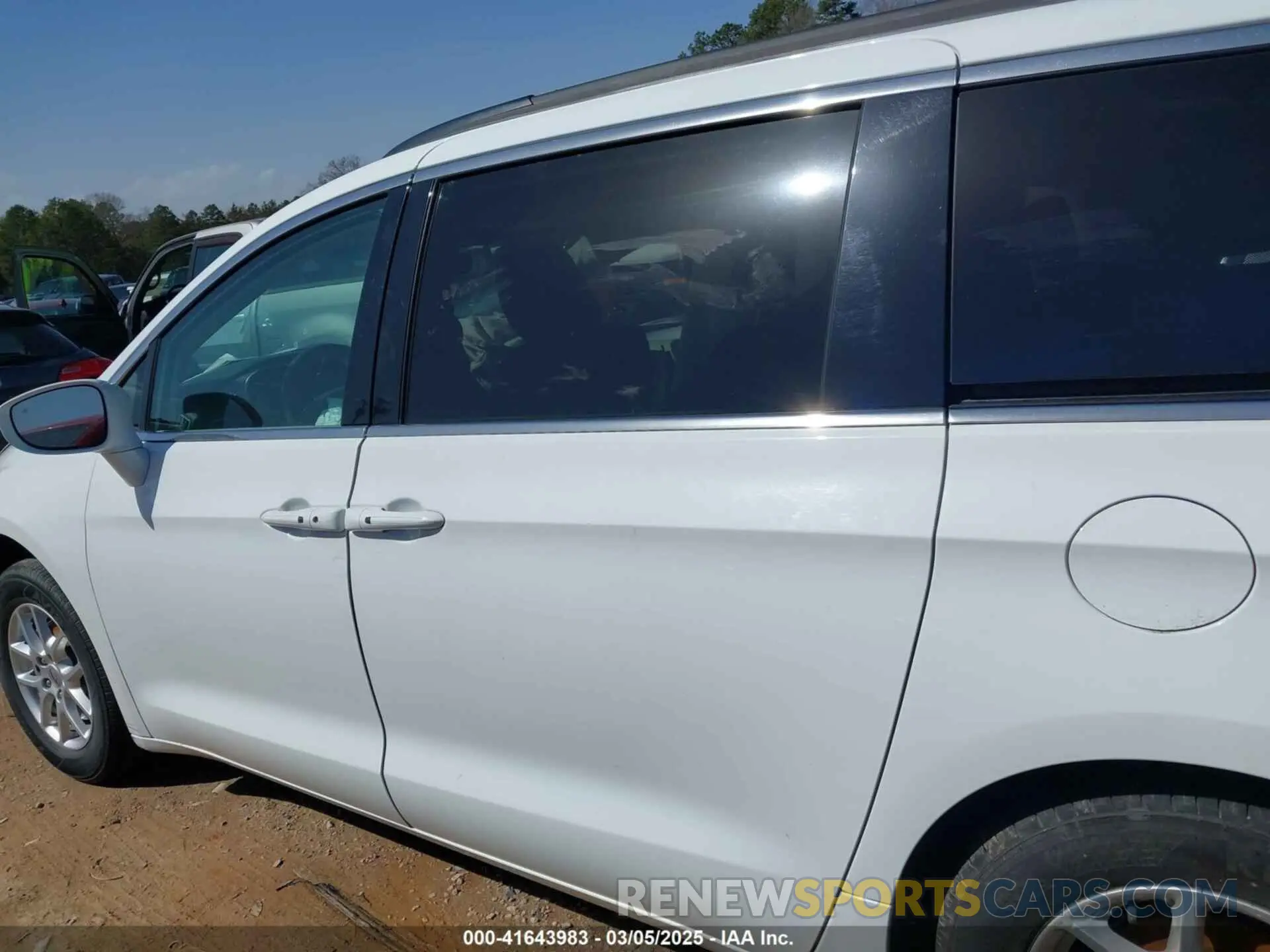 14 Photograph of a damaged car 2C4RC1BGXNR132615 CHRYSLER PACIFICA 2022