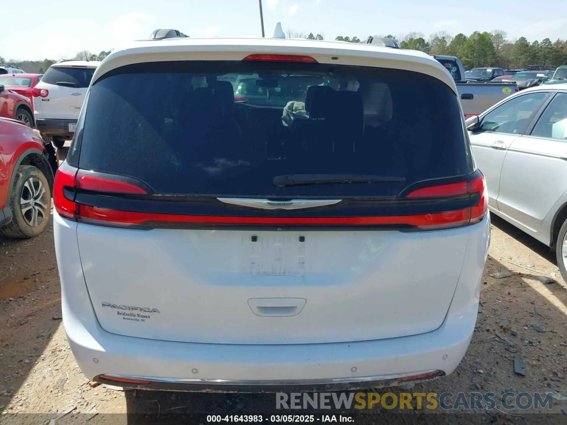 16 Photograph of a damaged car 2C4RC1BGXNR132615 CHRYSLER PACIFICA 2022
