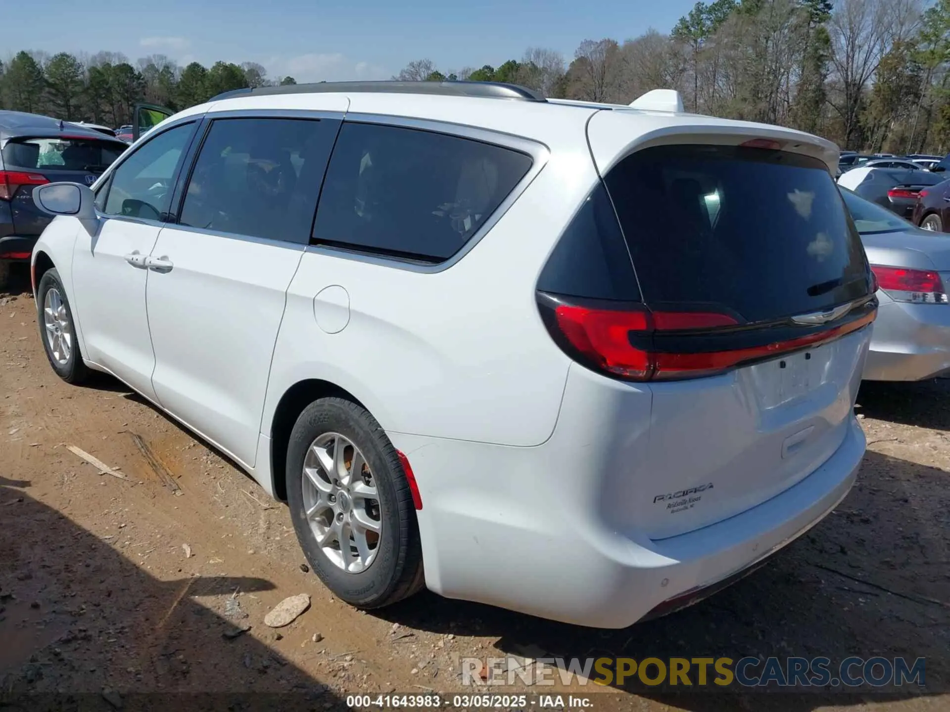 3 Photograph of a damaged car 2C4RC1BGXNR132615 CHRYSLER PACIFICA 2022