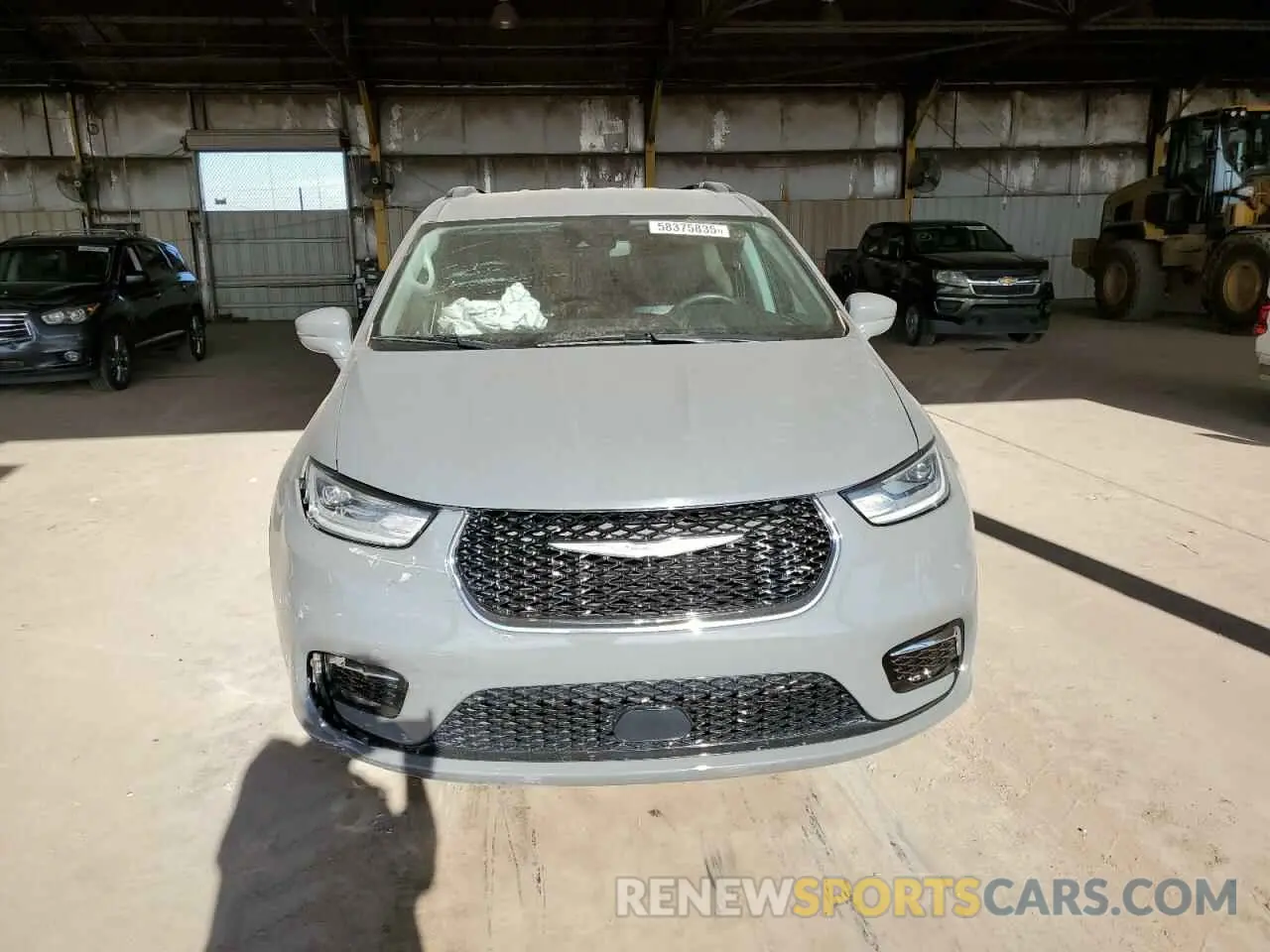 5 Photograph of a damaged car 2C4RC1BGXNR150211 CHRYSLER PACIFICA 2022