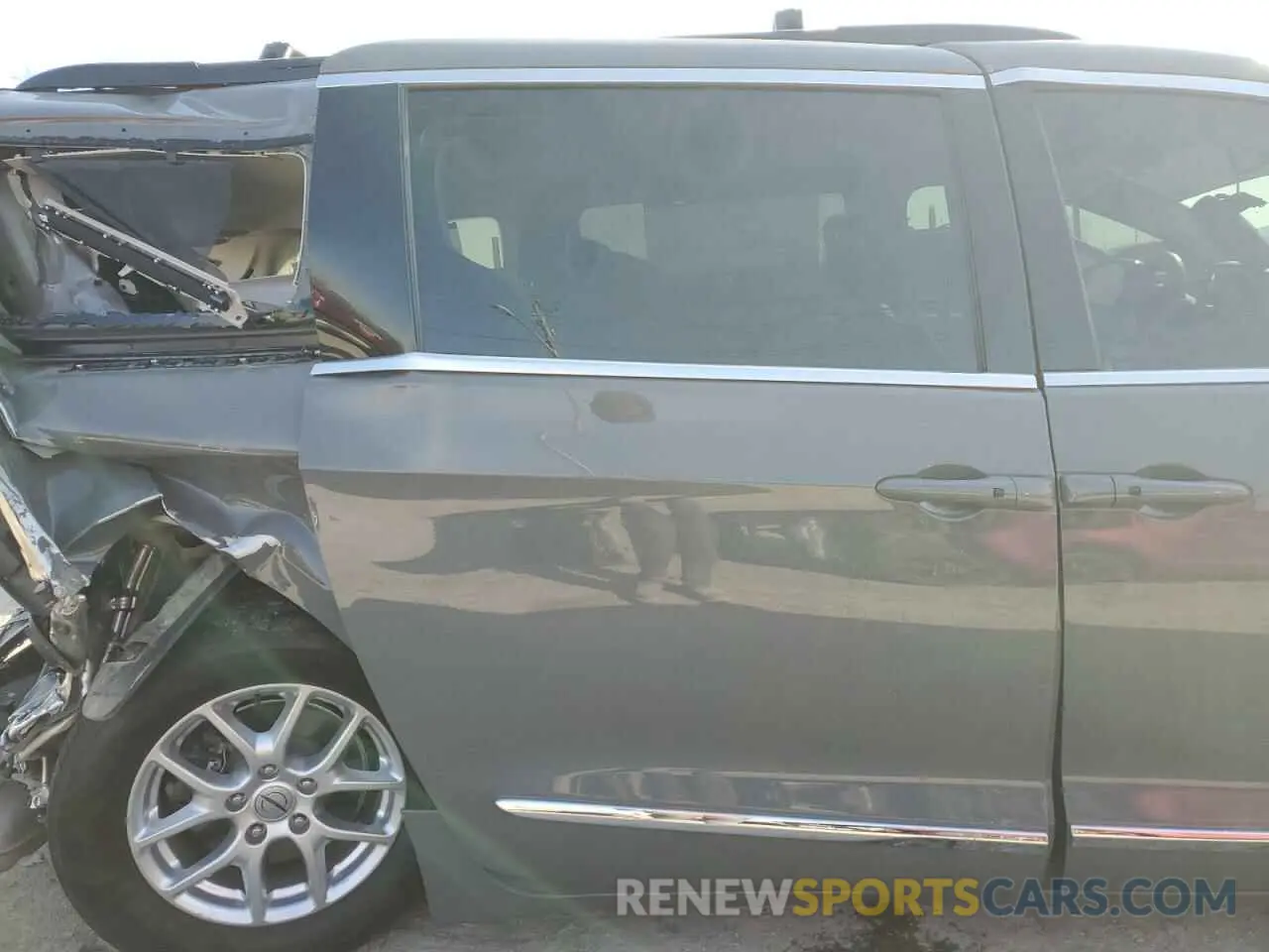 10 Photograph of a damaged car 2C4RC1BGXNR191227 CHRYSLER PACIFICA 2022