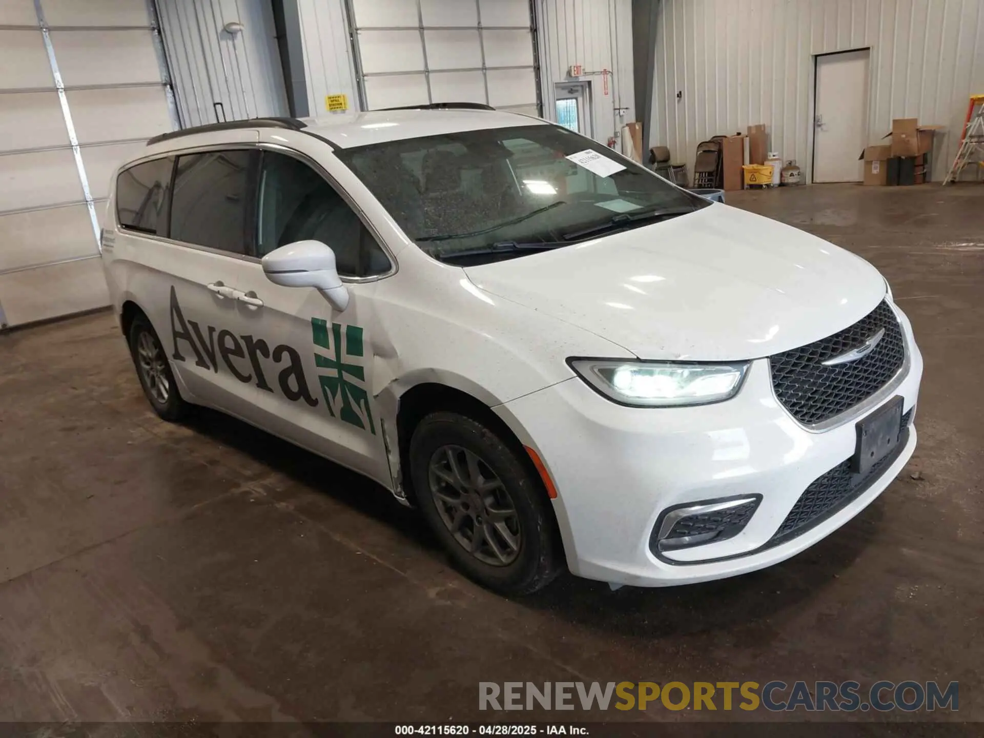 1 Photograph of a damaged car 2C4RC1FG2NR162279 CHRYSLER PACIFICA 2022
