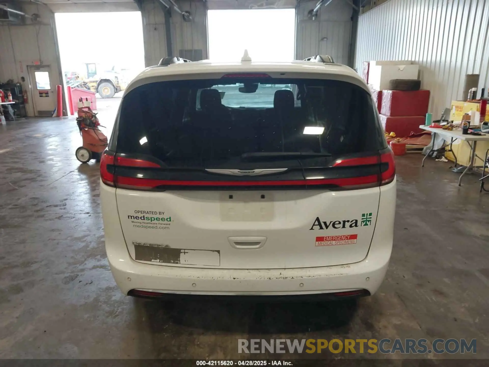 16 Photograph of a damaged car 2C4RC1FG2NR162279 CHRYSLER PACIFICA 2022