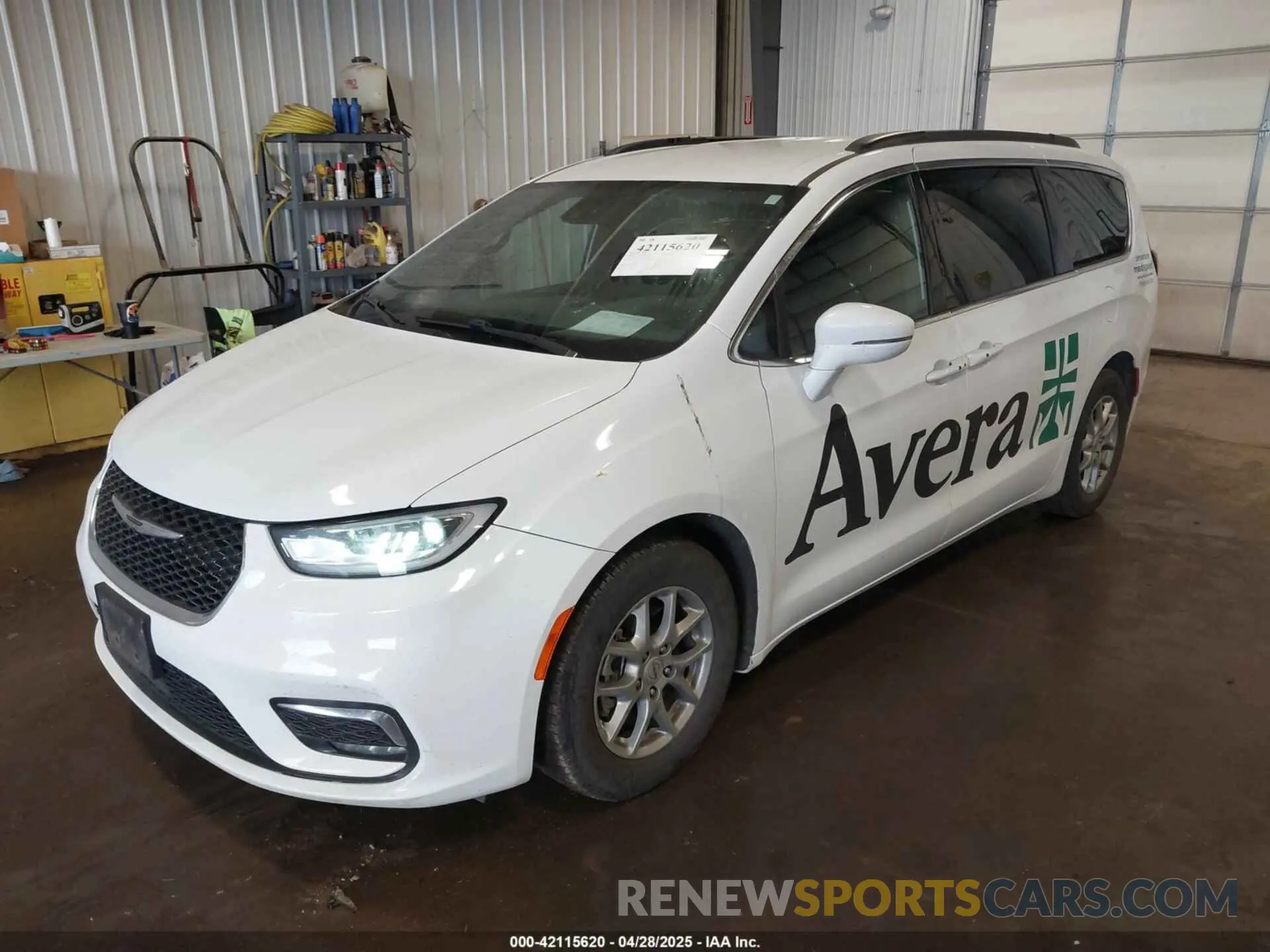 2 Photograph of a damaged car 2C4RC1FG2NR162279 CHRYSLER PACIFICA 2022
