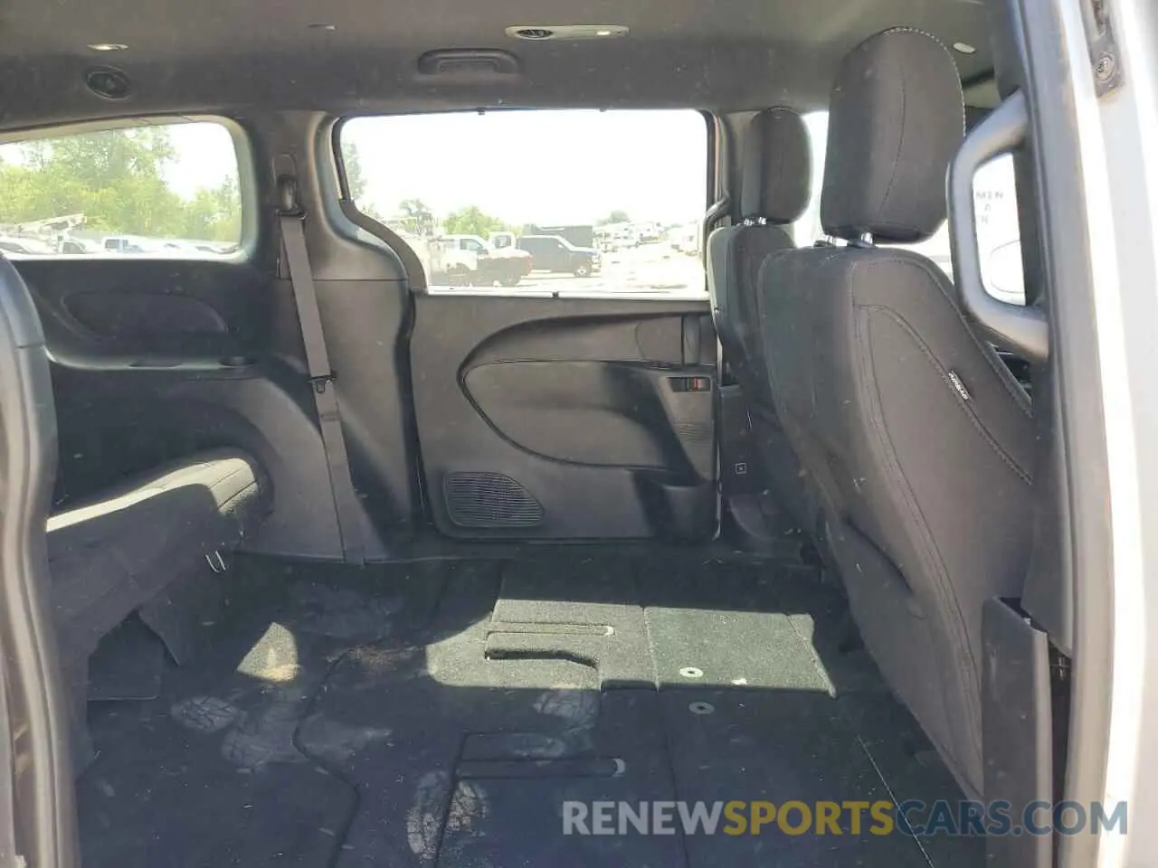 11 Photograph of a damaged car 2C4RC1FGXNR187964 CHRYSLER PACIFICA 2022