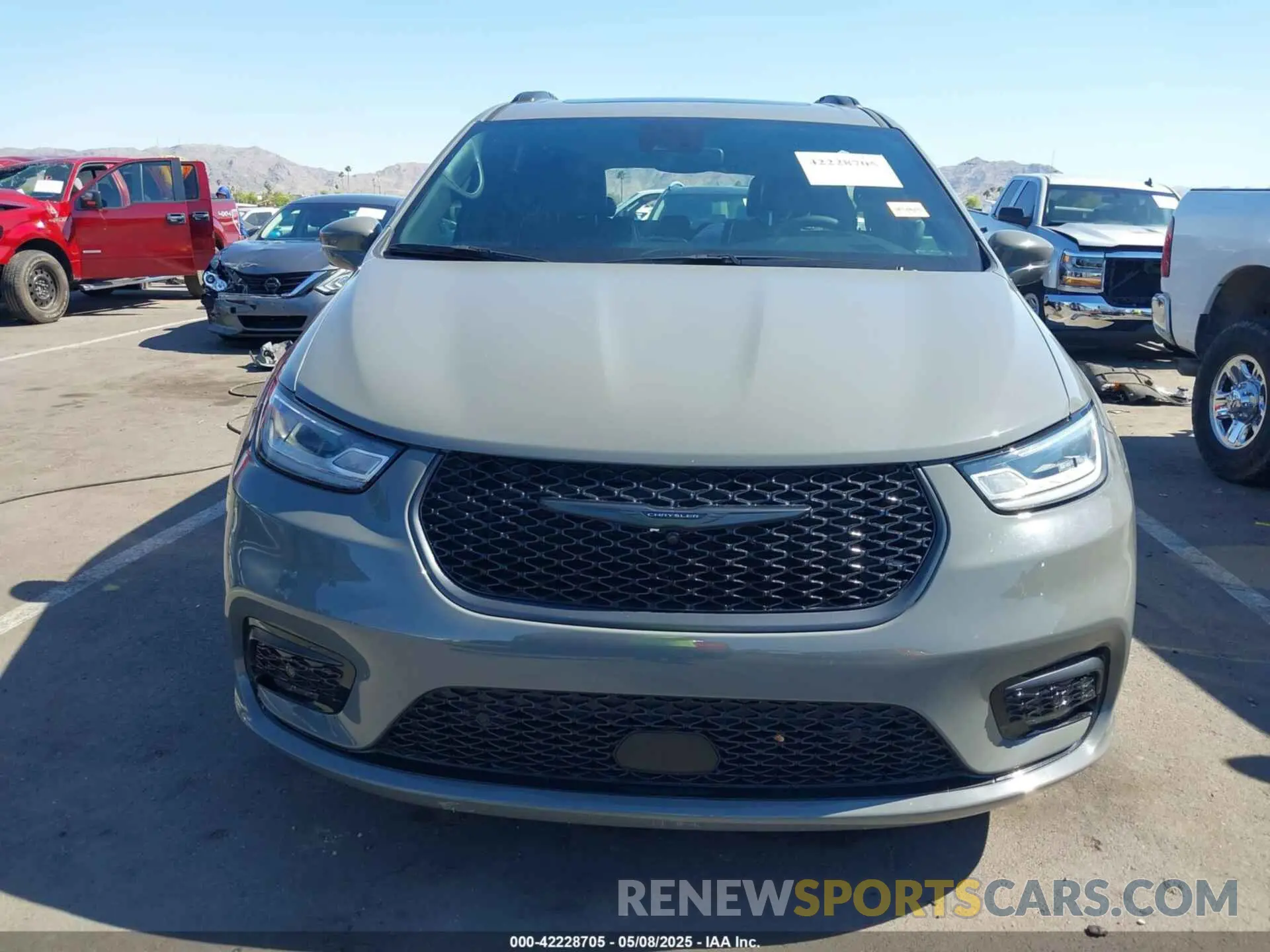12 Photograph of a damaged car 2C4RC1GG0NR187714 CHRYSLER PACIFICA 2022