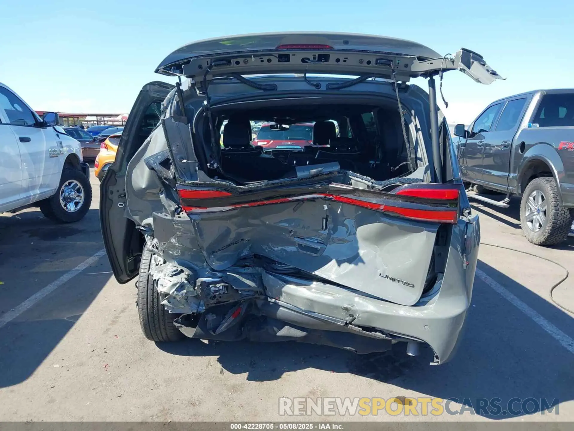 16 Photograph of a damaged car 2C4RC1GG0NR187714 CHRYSLER PACIFICA 2022