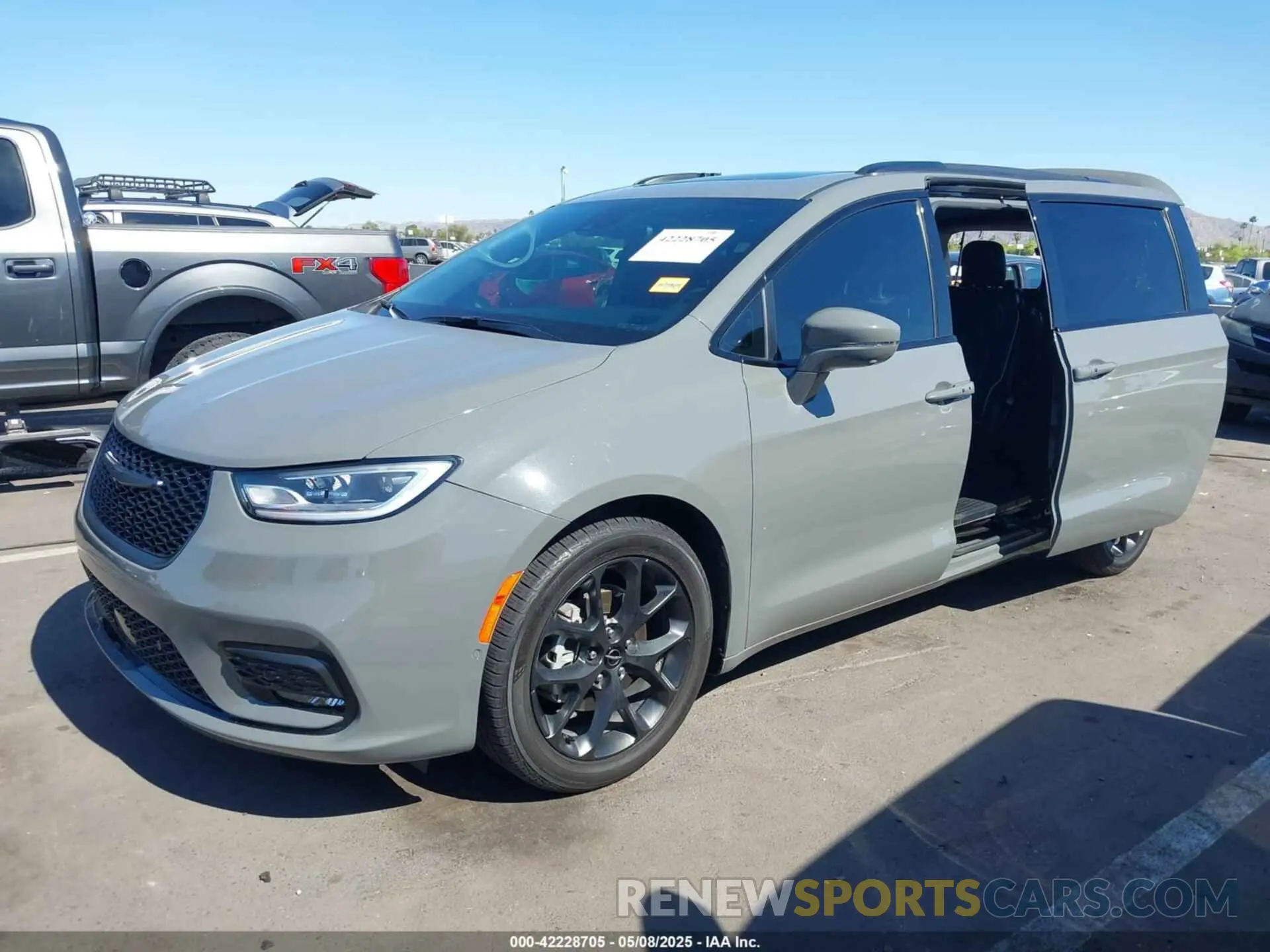 2 Photograph of a damaged car 2C4RC1GG0NR187714 CHRYSLER PACIFICA 2022