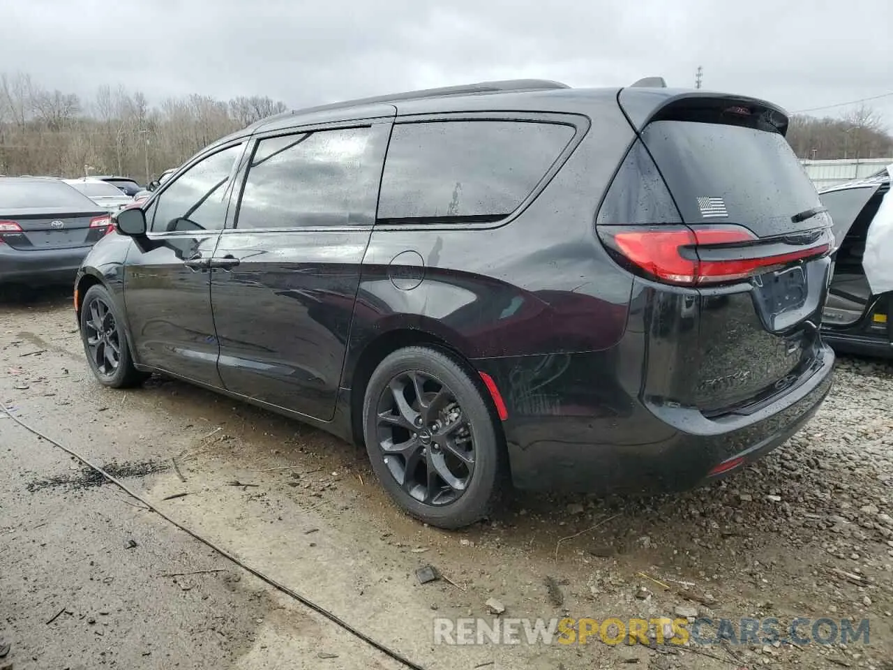 2 Photograph of a damaged car 2C4RC1GG1NR182988 CHRYSLER PACIFICA 2022