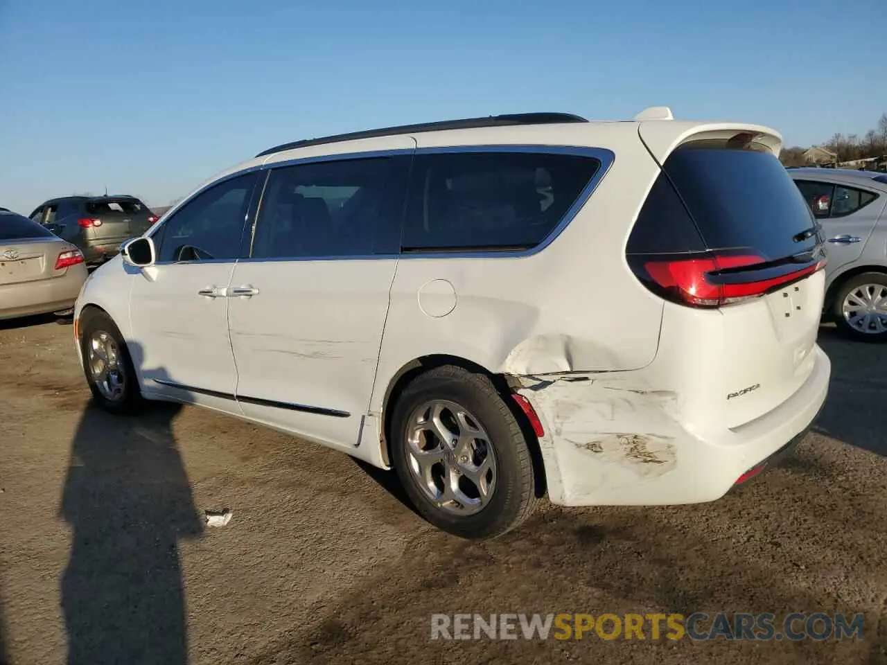 2 Photograph of a damaged car 2C4RC1GG3NR124753 CHRYSLER PACIFICA 2022