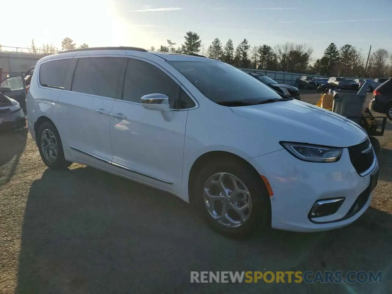 4 Photograph of a damaged car 2C4RC1GG3NR124753 CHRYSLER PACIFICA 2022