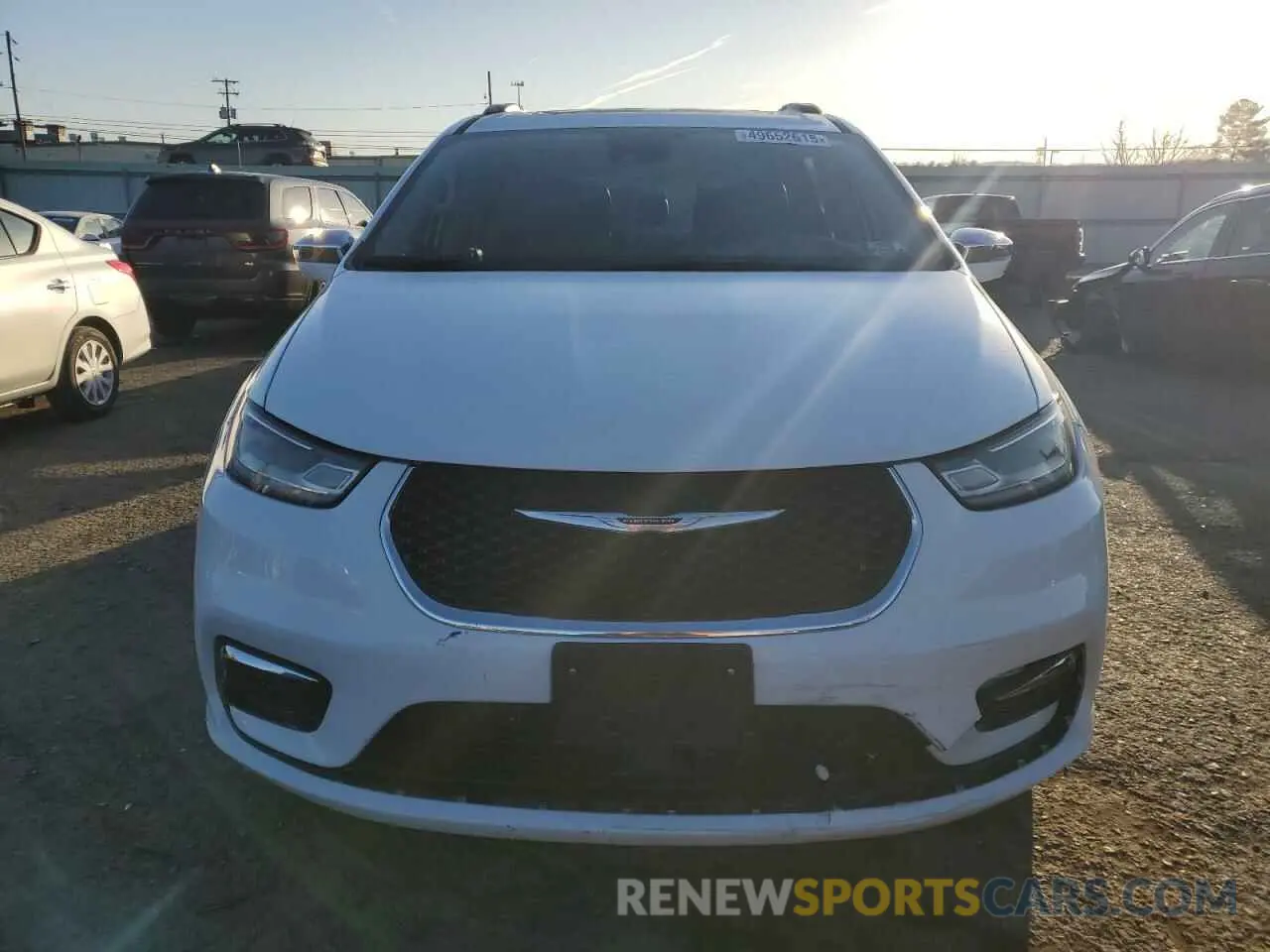 5 Photograph of a damaged car 2C4RC1GG3NR124753 CHRYSLER PACIFICA 2022