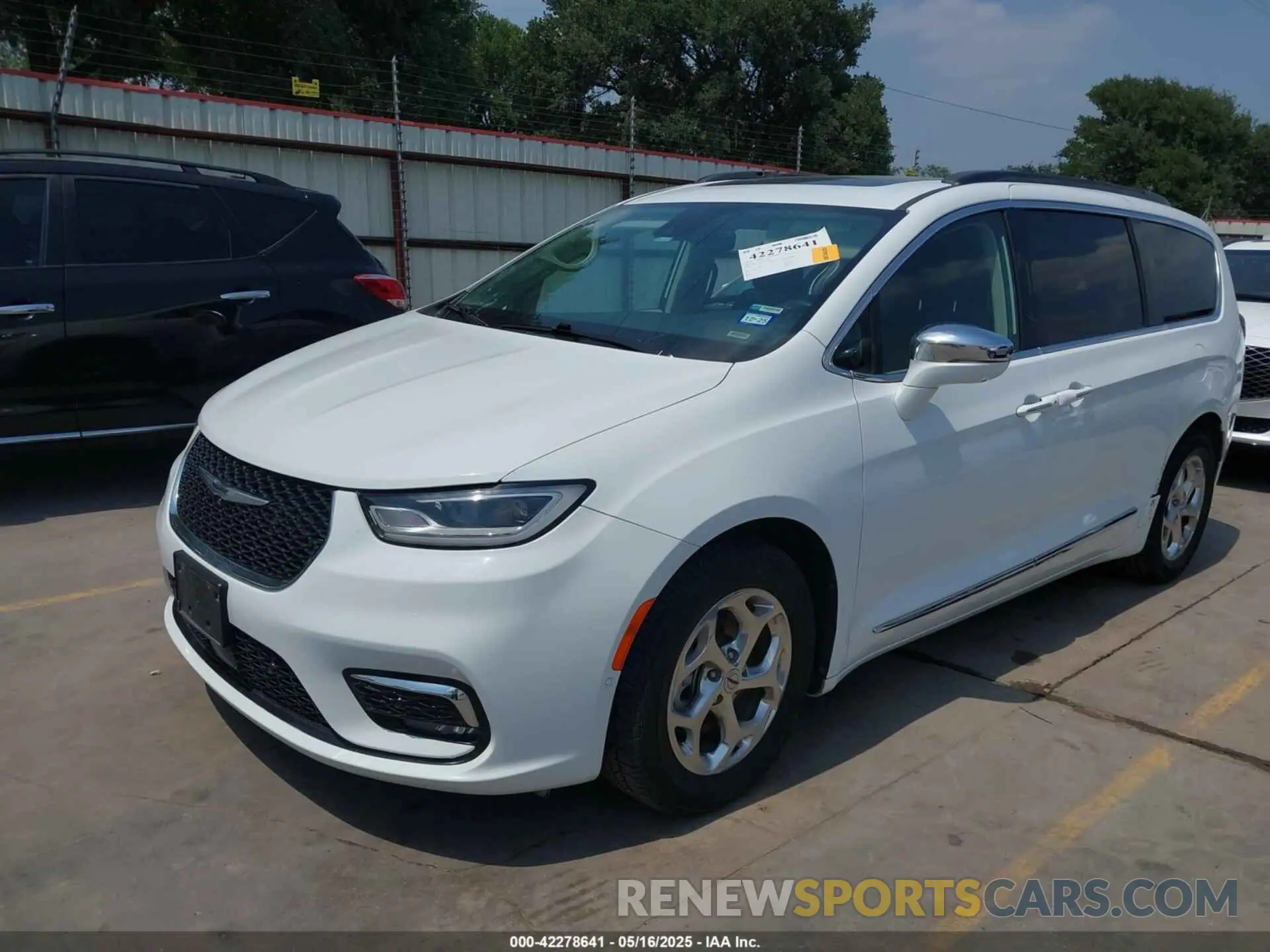 2 Photograph of a damaged car 2C4RC1GG4NR138872 CHRYSLER PACIFICA 2022
