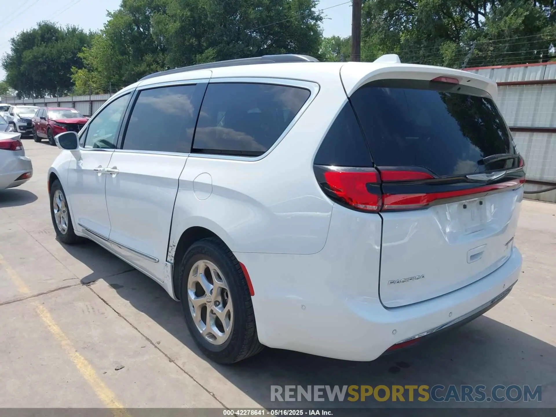 3 Photograph of a damaged car 2C4RC1GG4NR138872 CHRYSLER PACIFICA 2022