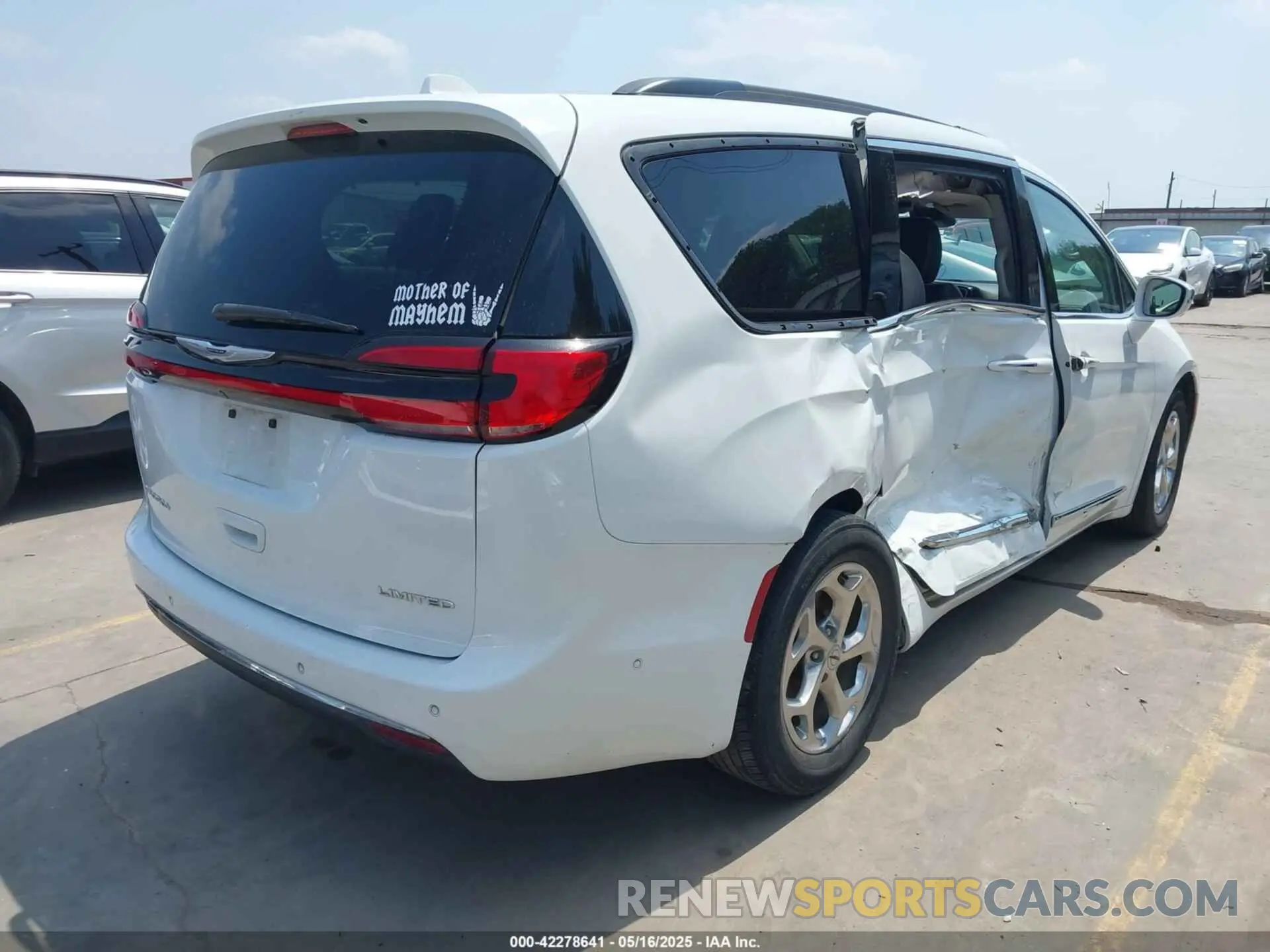 4 Photograph of a damaged car 2C4RC1GG4NR138872 CHRYSLER PACIFICA 2022