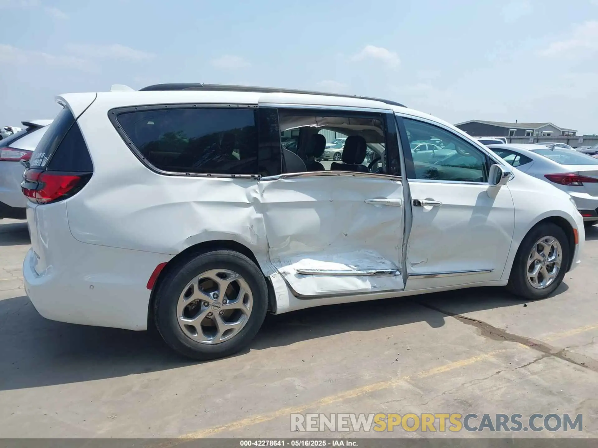 6 Photograph of a damaged car 2C4RC1GG4NR138872 CHRYSLER PACIFICA 2022
