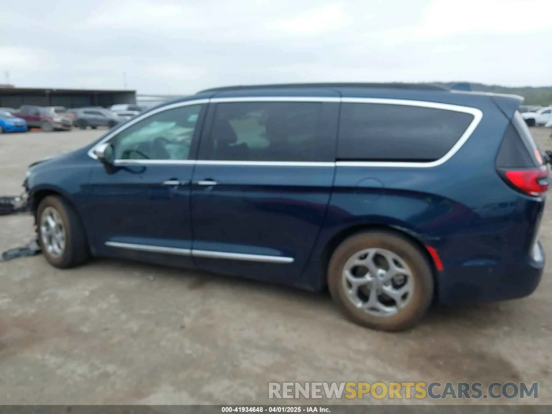 14 Photograph of a damaged car 2C4RC1GG4NR139407 CHRYSLER PACIFICA 2022