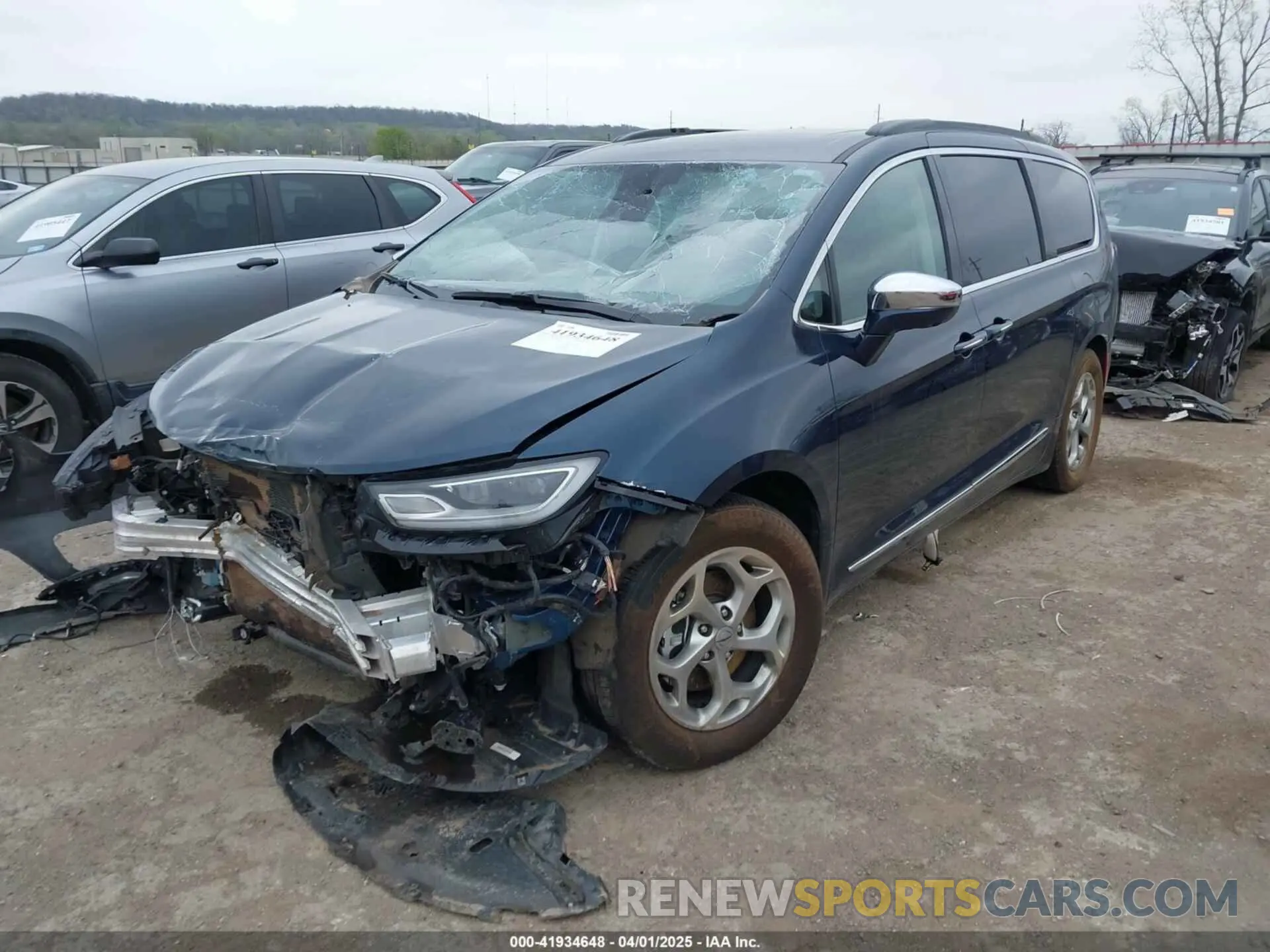 2 Photograph of a damaged car 2C4RC1GG4NR139407 CHRYSLER PACIFICA 2022