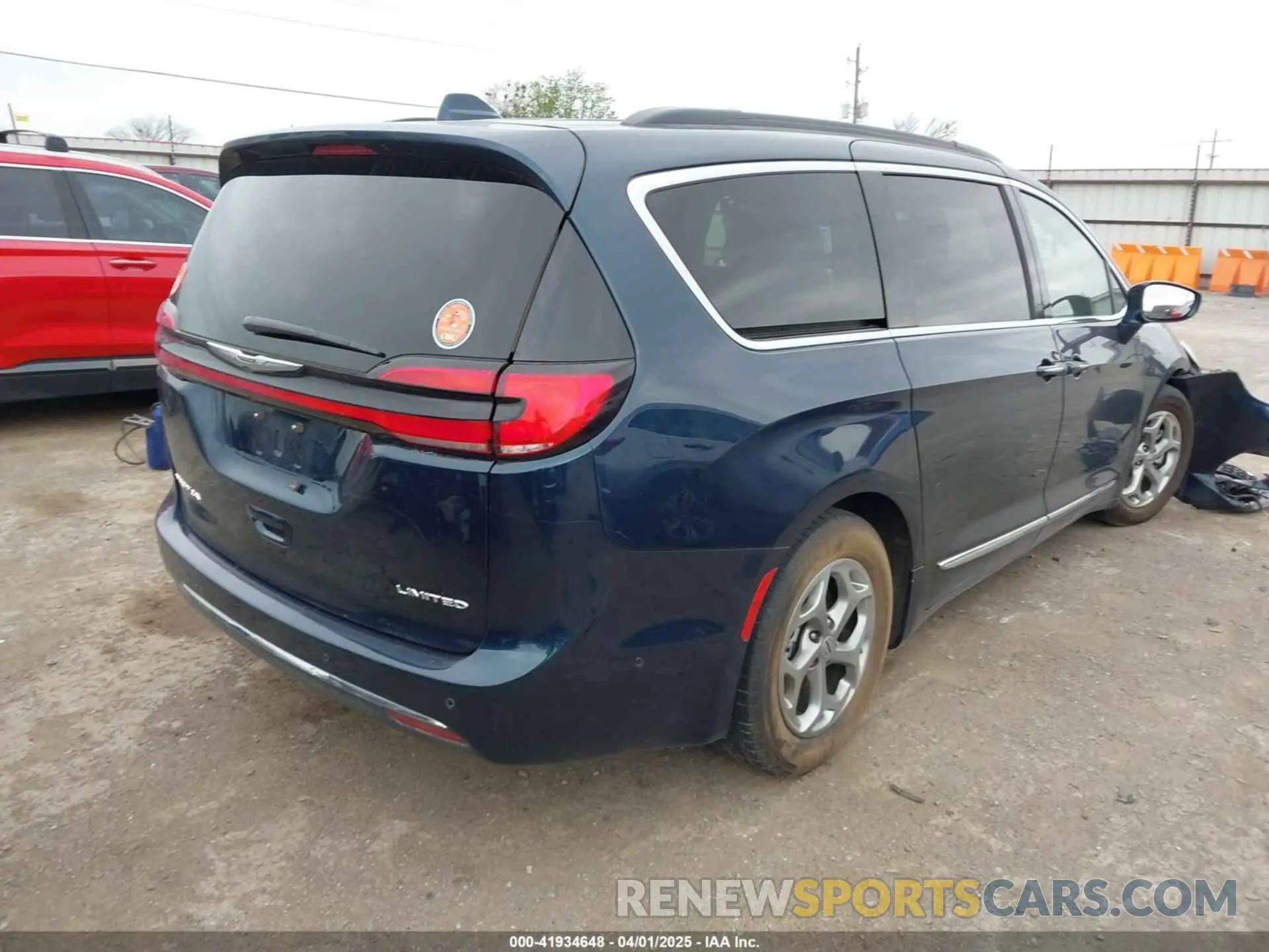 4 Photograph of a damaged car 2C4RC1GG4NR139407 CHRYSLER PACIFICA 2022