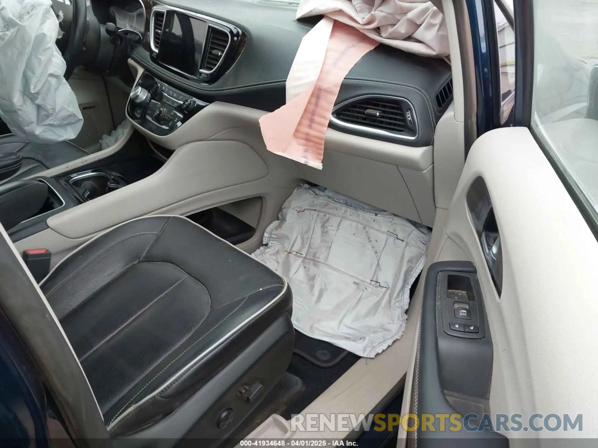 5 Photograph of a damaged car 2C4RC1GG4NR139407 CHRYSLER PACIFICA 2022