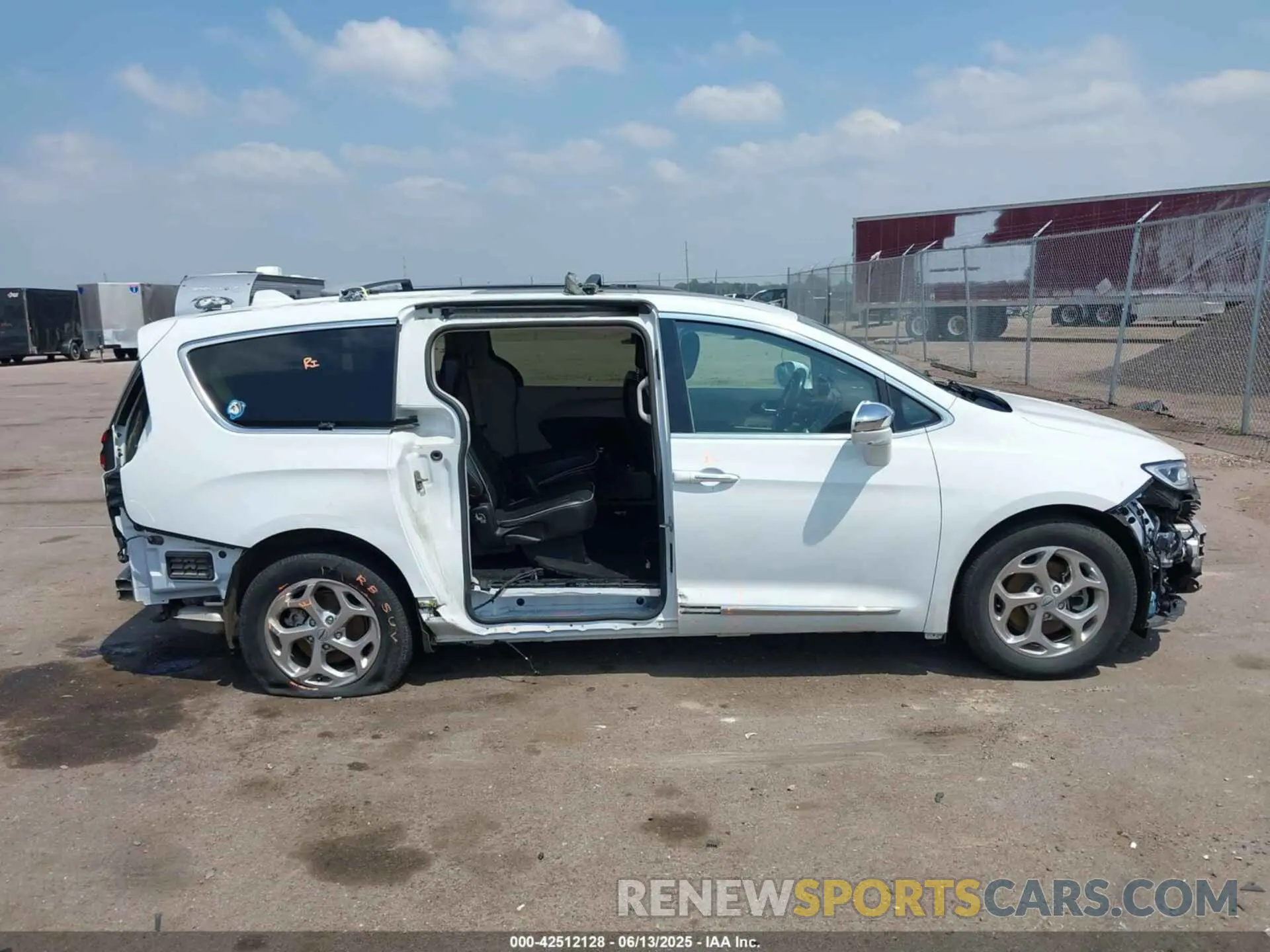 14 Photograph of a damaged car 2C4RC1GG5NR112152 CHRYSLER PACIFICA 2022